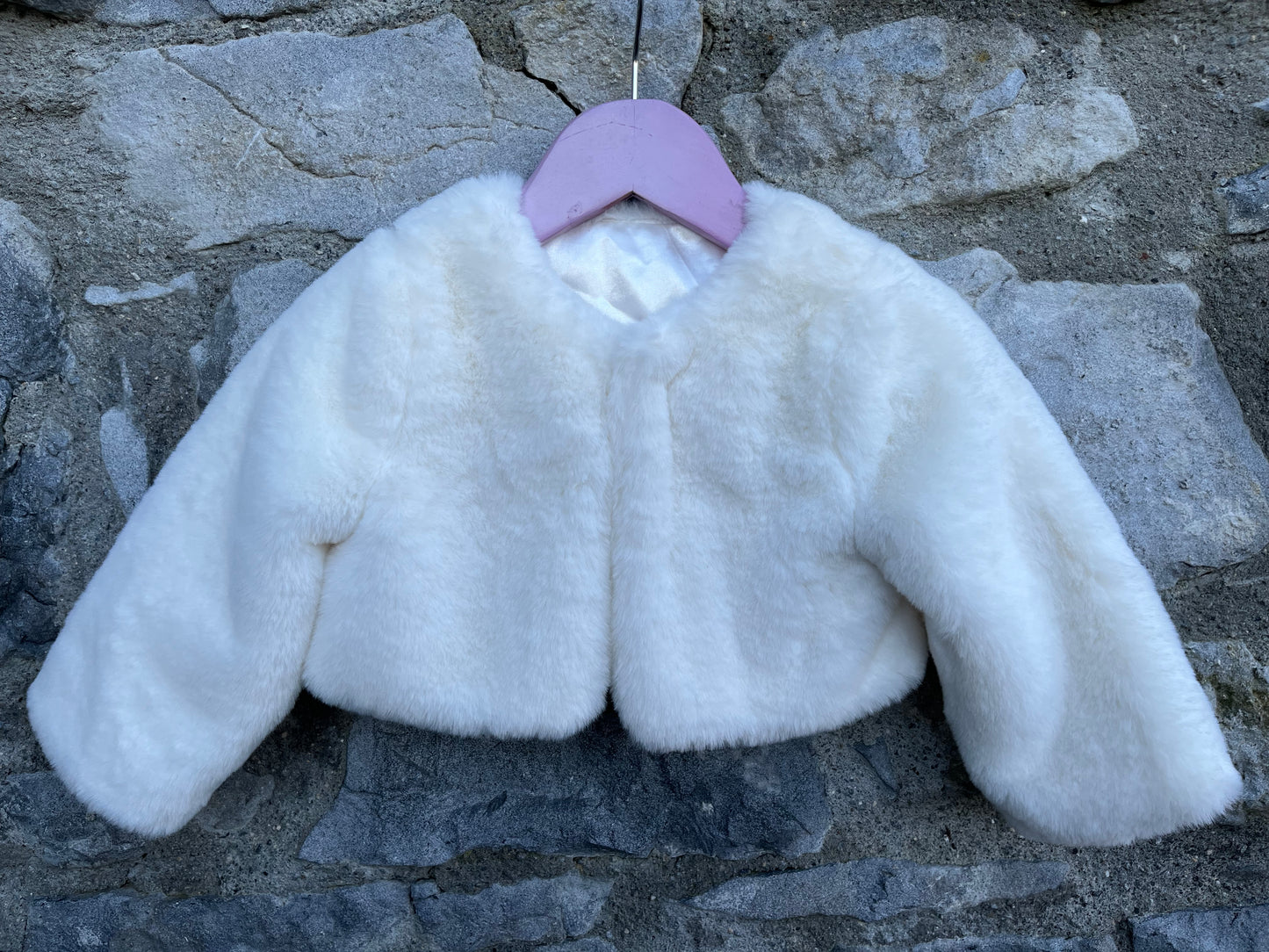 White furry short jacket 6-9m (68-74cm)