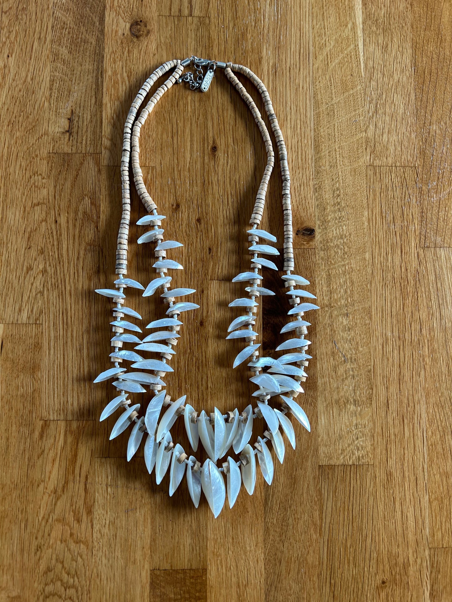 White small mussel shell necklace