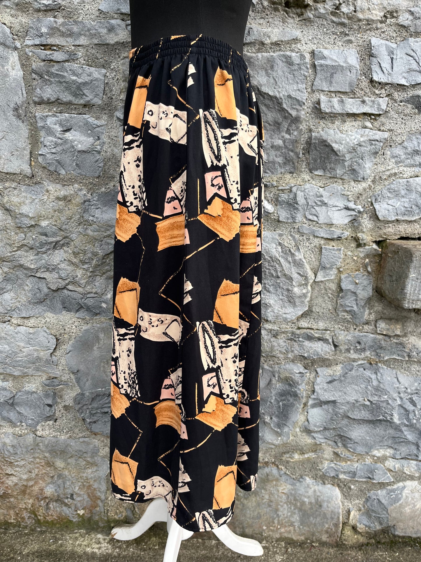 Black & abstract pattern skirt uk 10-12