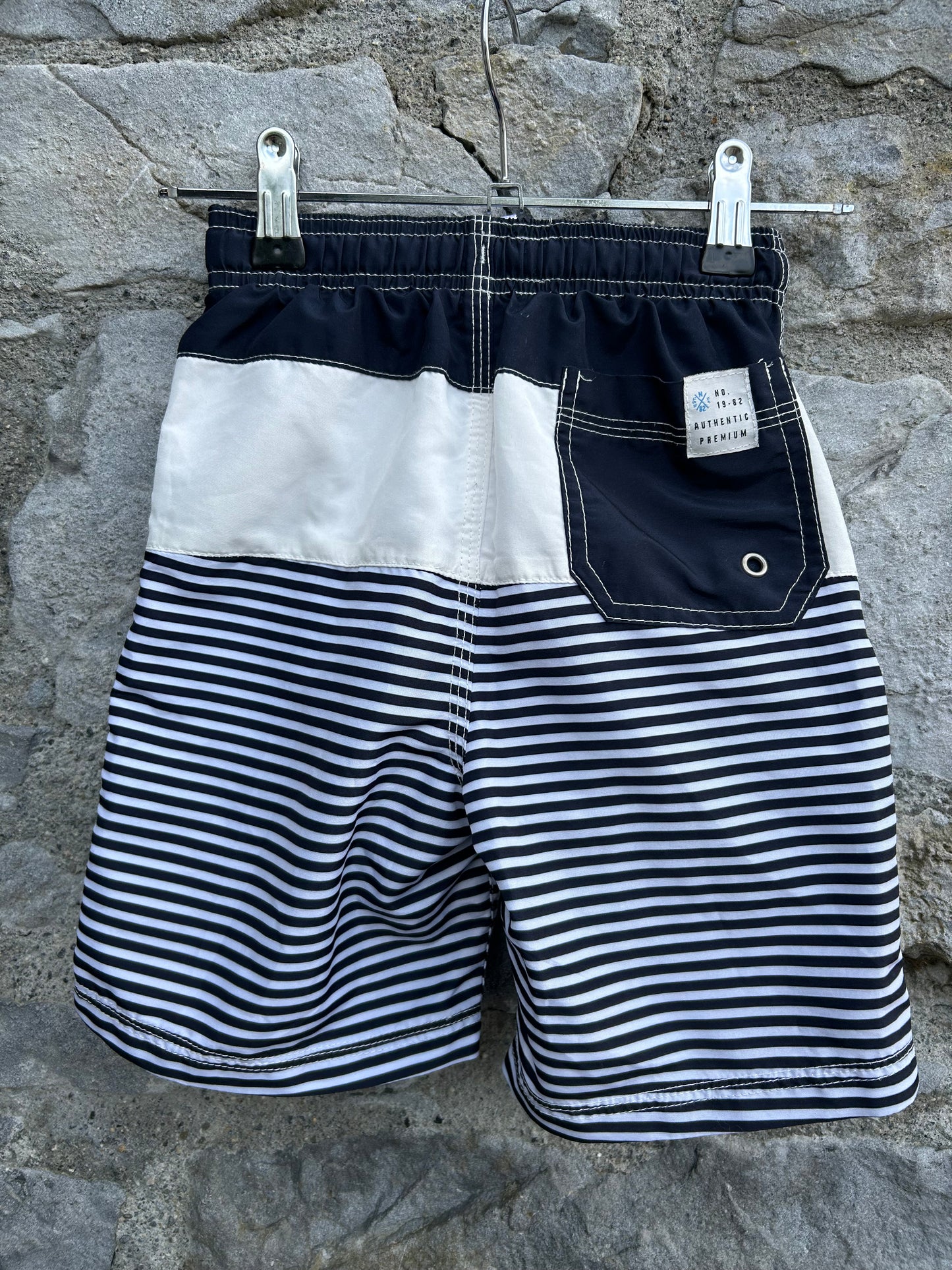 Navy stripy shorts 5y (110cm)