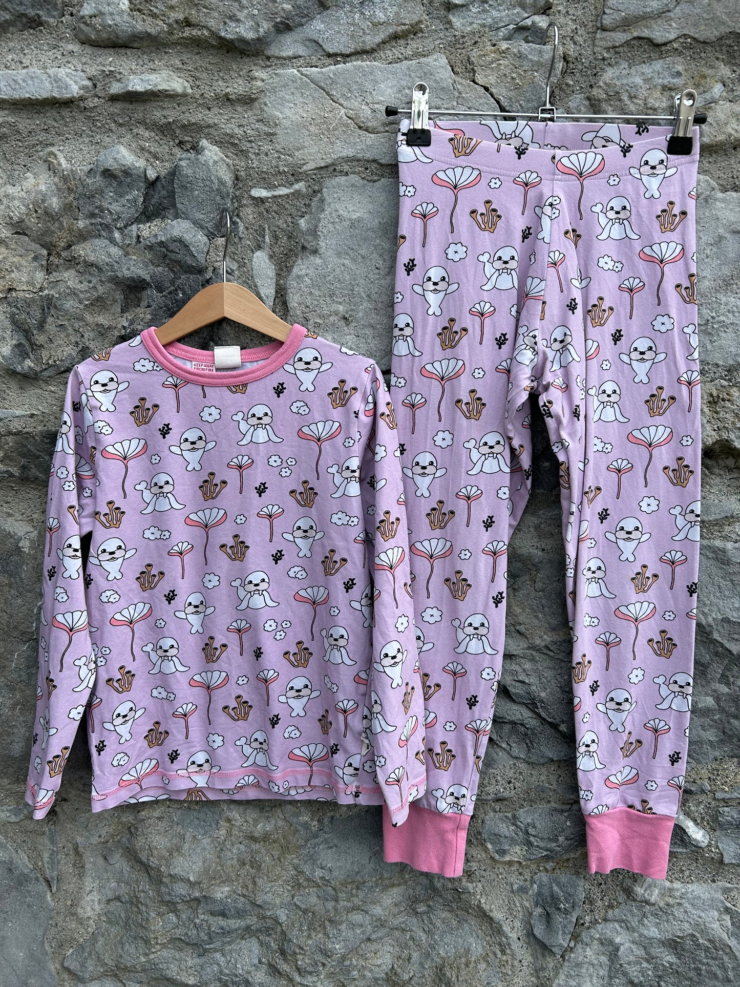 Seals pink pjs 7-8y (122-128cm)
