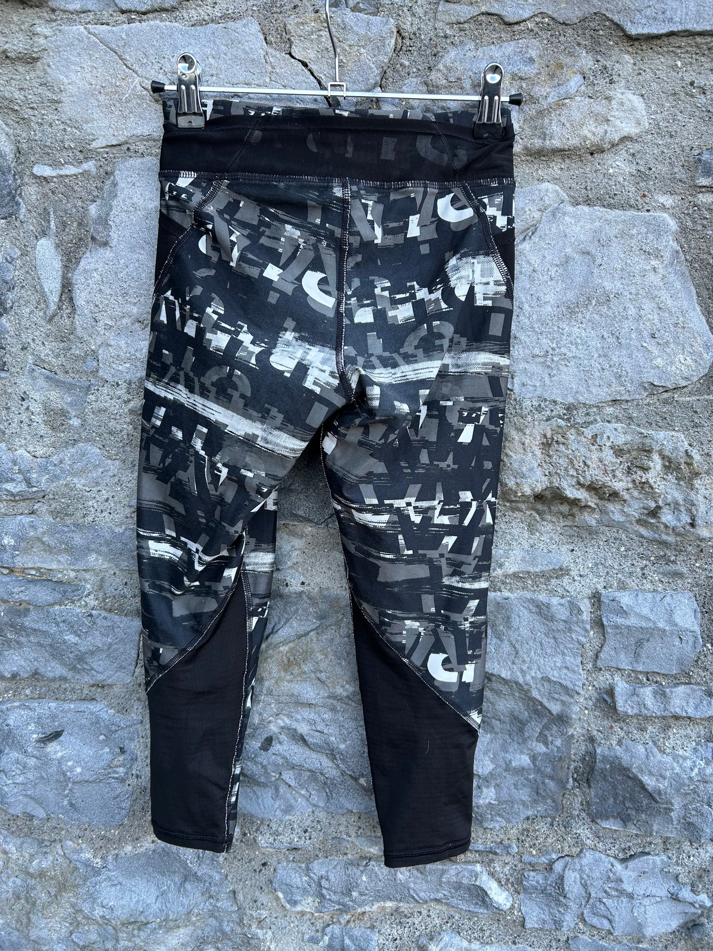 Black&grey 3/4 leggings 9-10y (134-140cm)