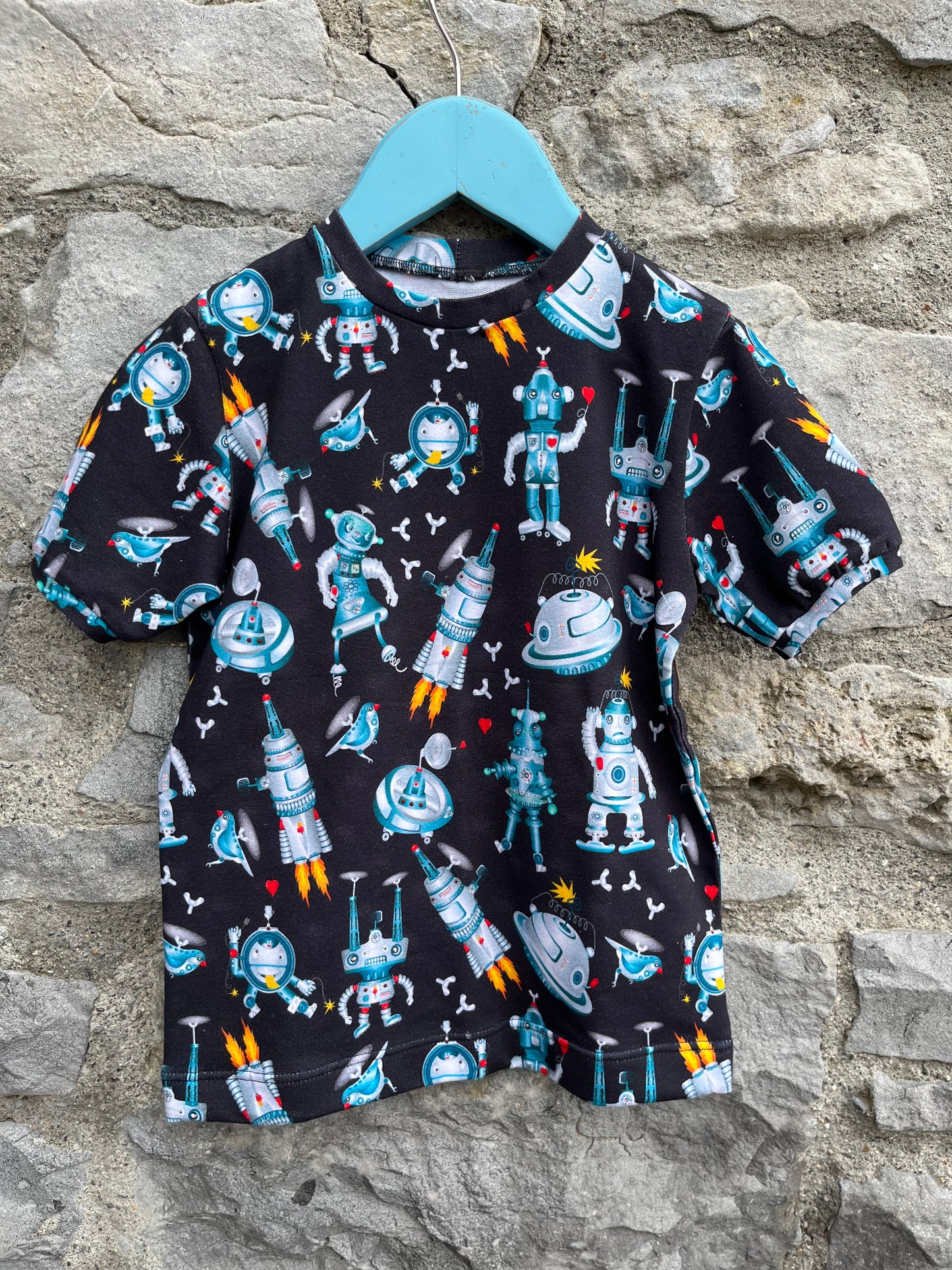 Space robots T-shirt 4-5y (104-110cm)