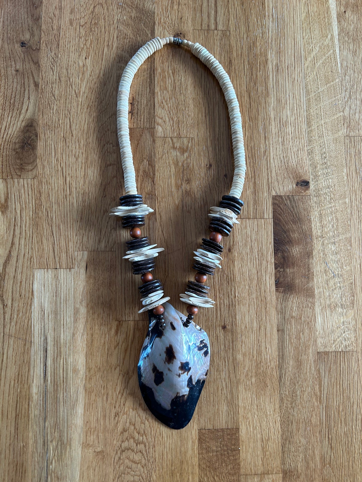 Big shell necklace