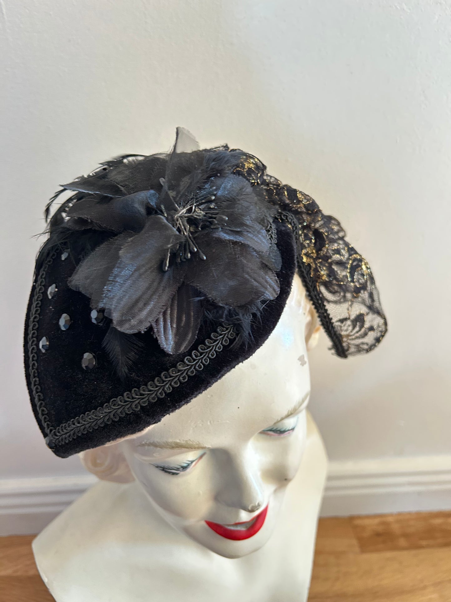Black velvet&lace hat