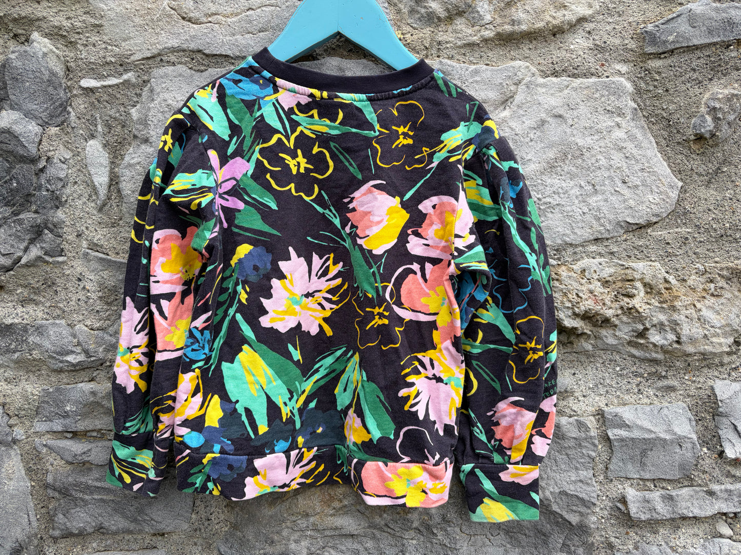Colourful flowers black sweatshirt 6y (116cm)