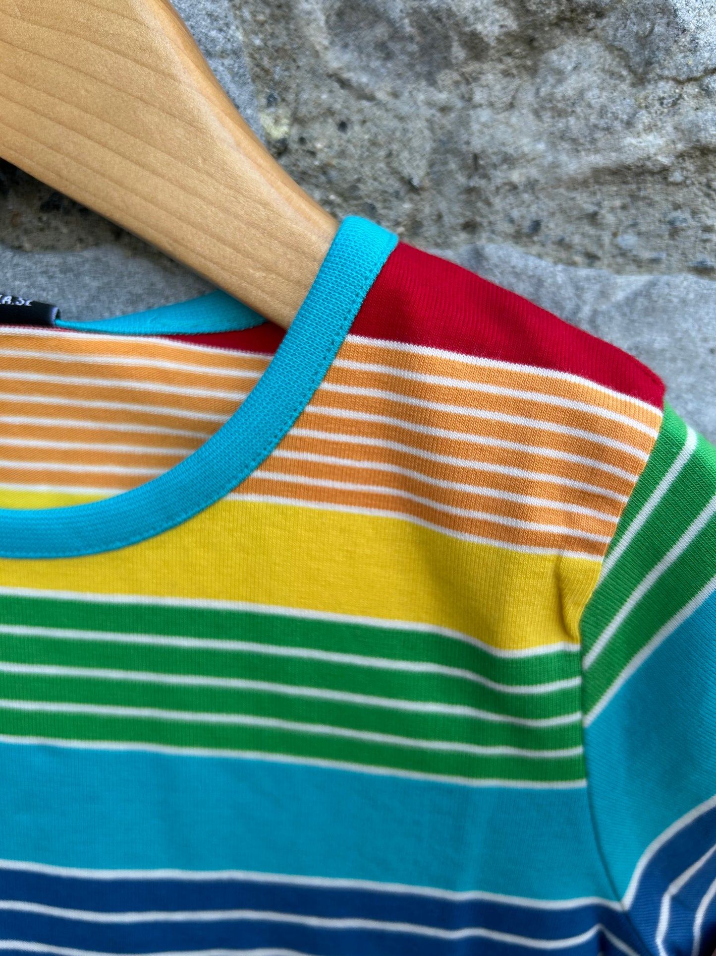 VV rainbow stripes T-shirt 2y (92cm)