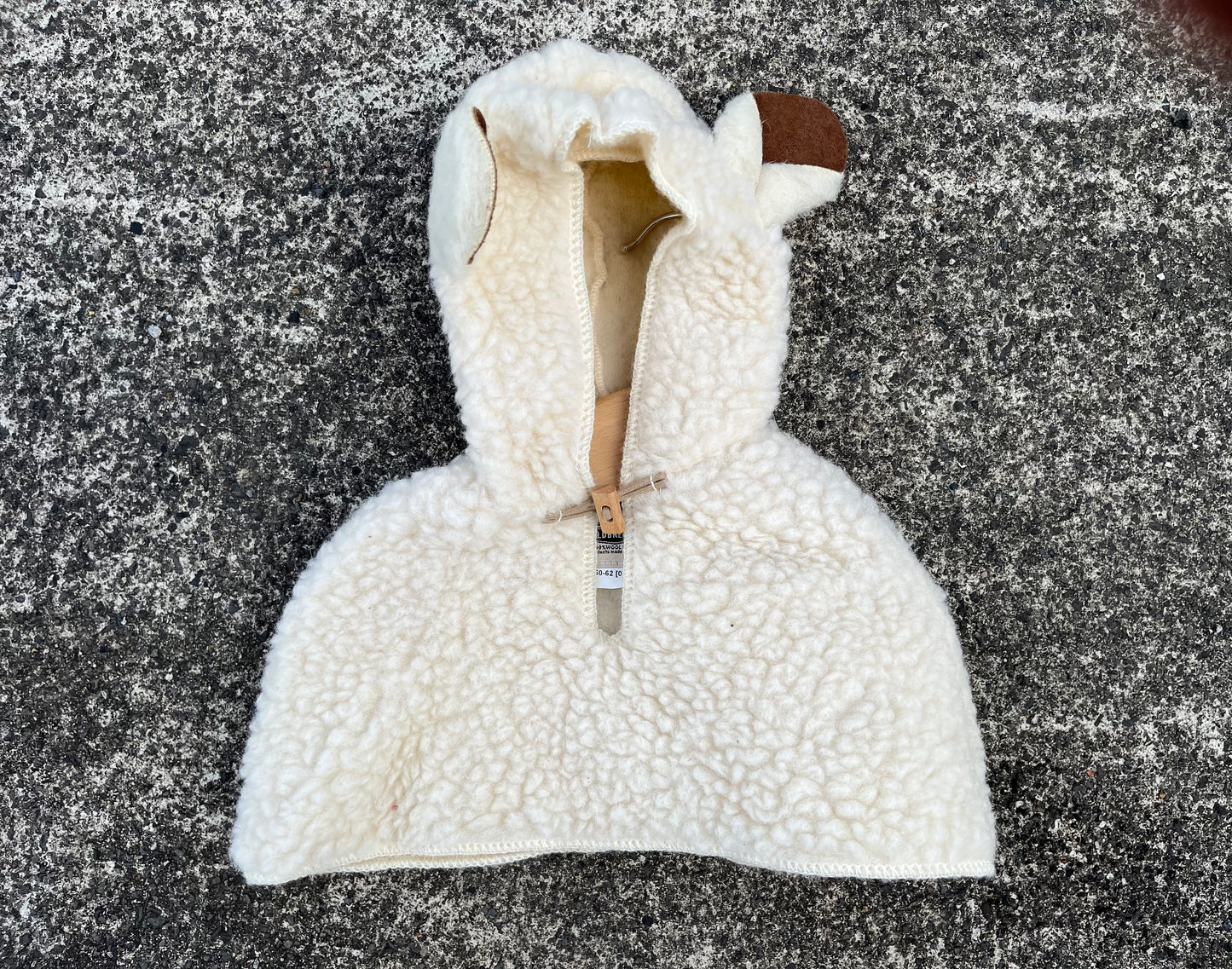 Sheep woolly poncho 0-6m (56-68cm)