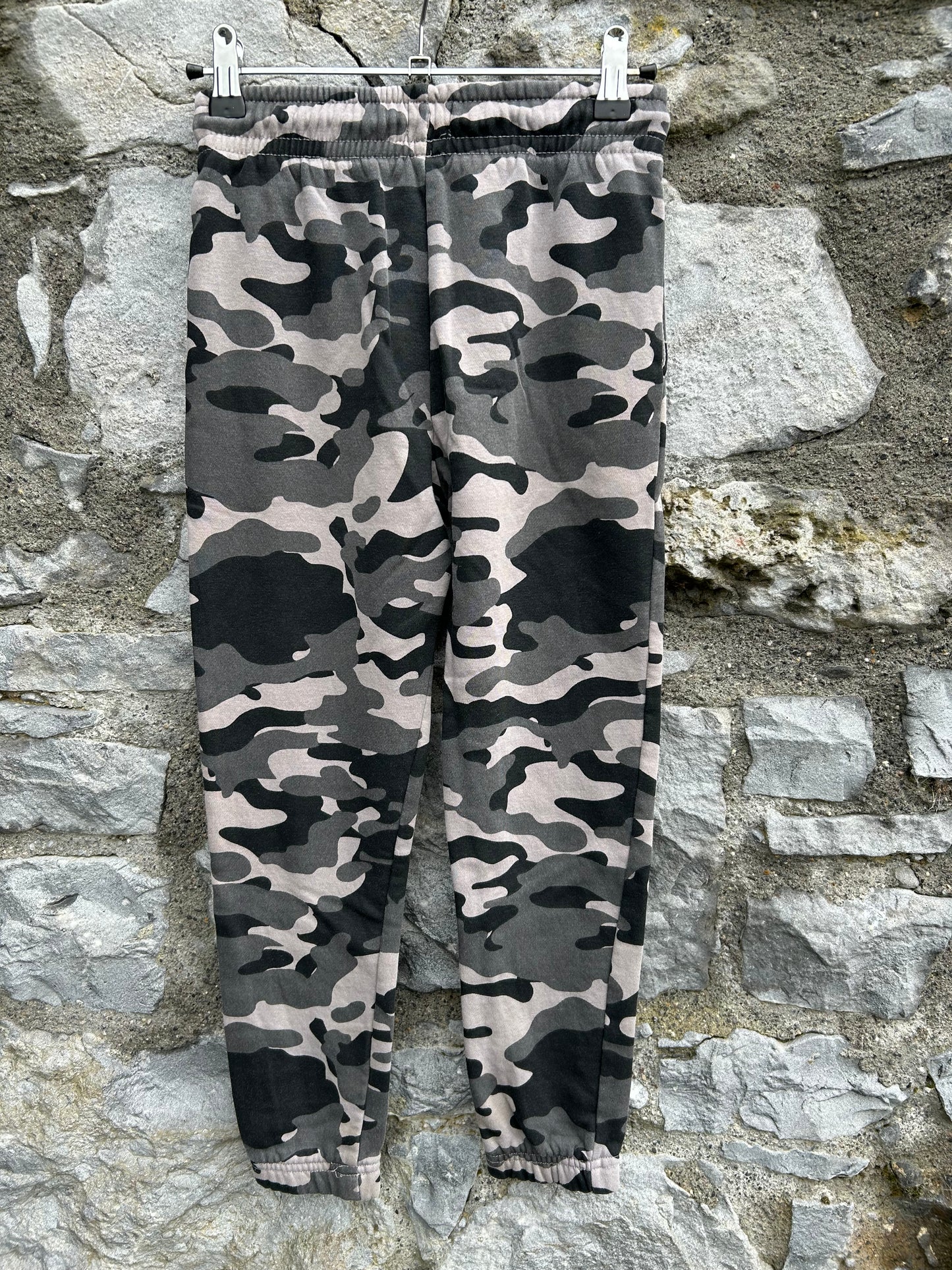 Grey camouflage tracksuit bottoms 8-9y (128-134cm)