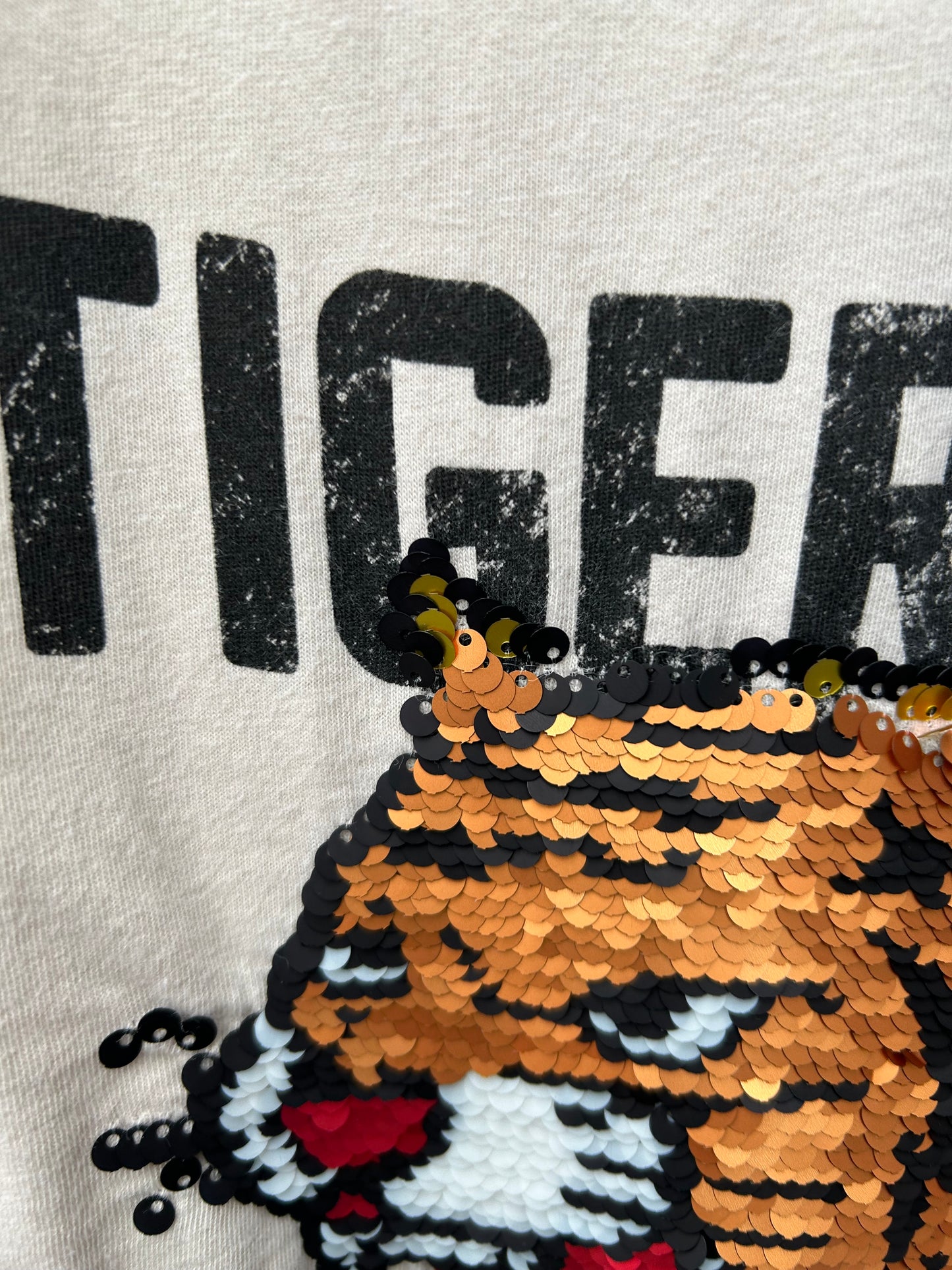 Tiger beige T-shirt 6-7y (116-122cm)
