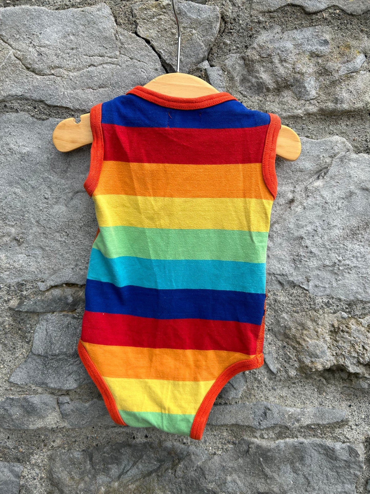 Rainbow stripes vest 6m (68cm)