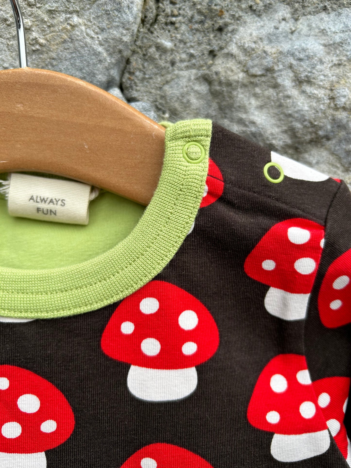 Mushroom black top 9-12m (74-80cm)