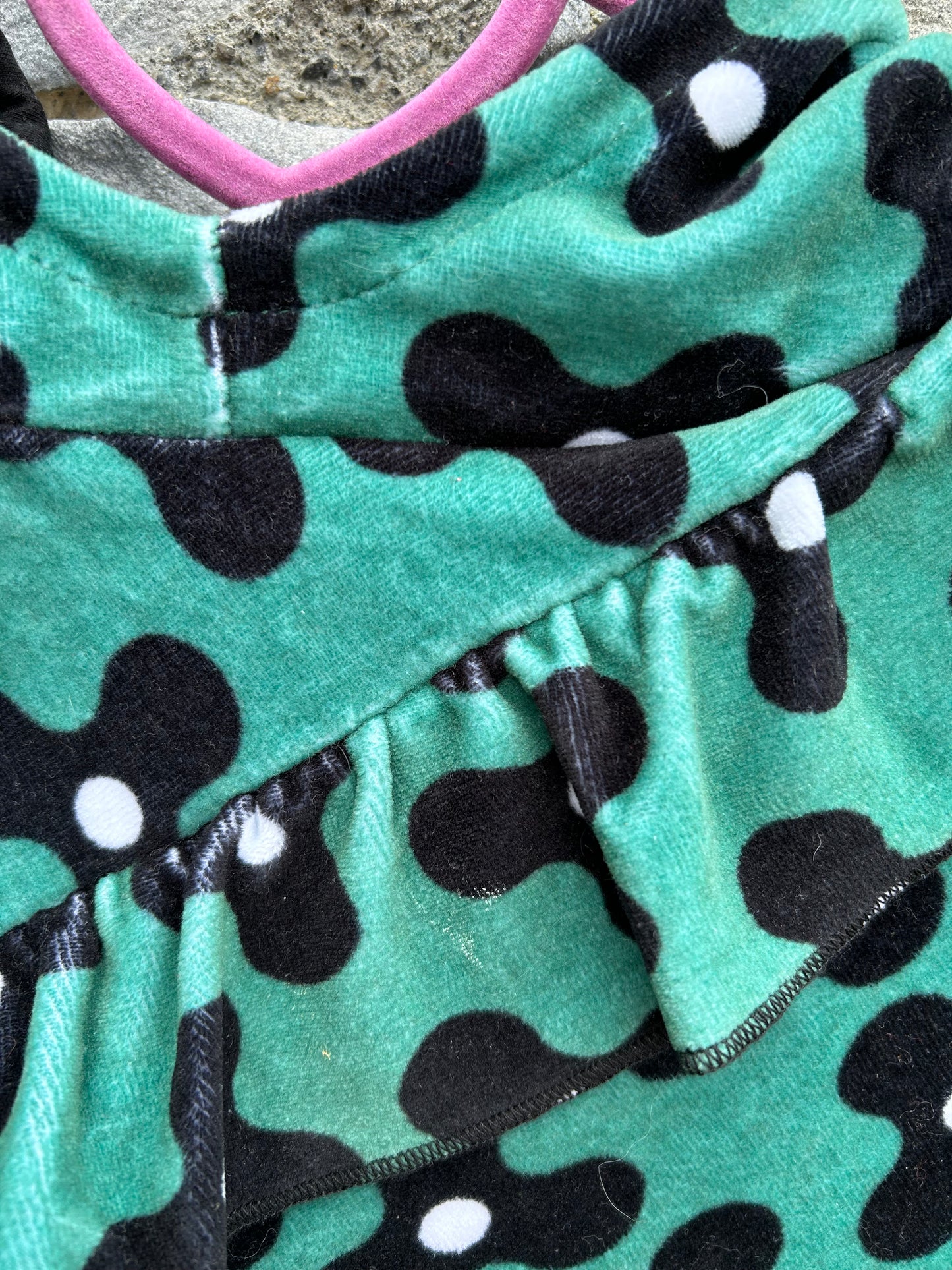 Spinning Windmills Green velour cape 7-9y (122-134cm)