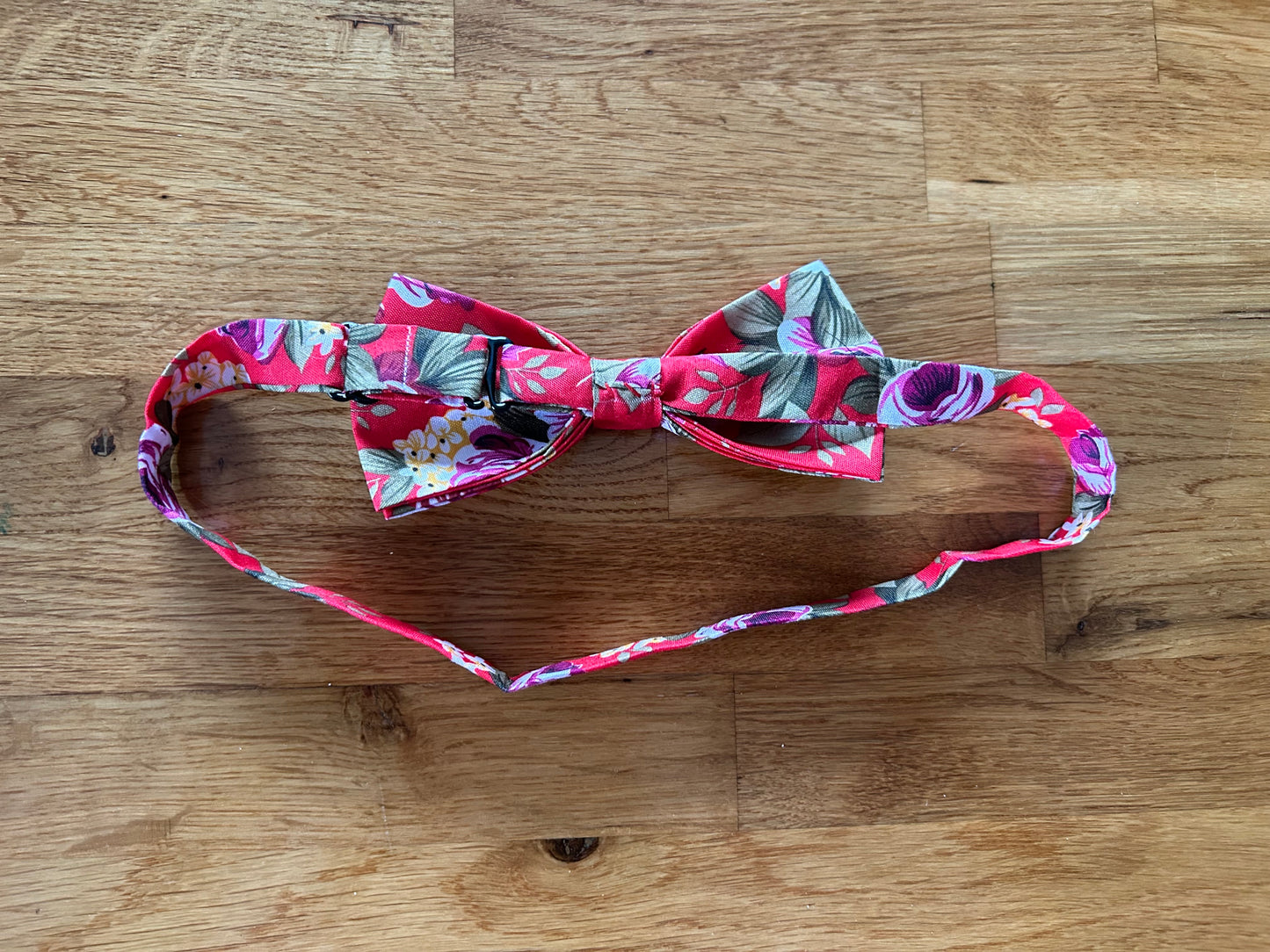 Red flower bow tie