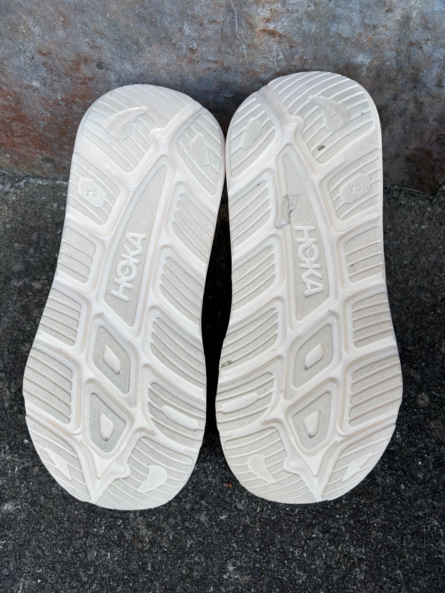 One Ecru Ora Recovery Slide 3 Sandals uk 9-9.5 (eu 43-43.5)