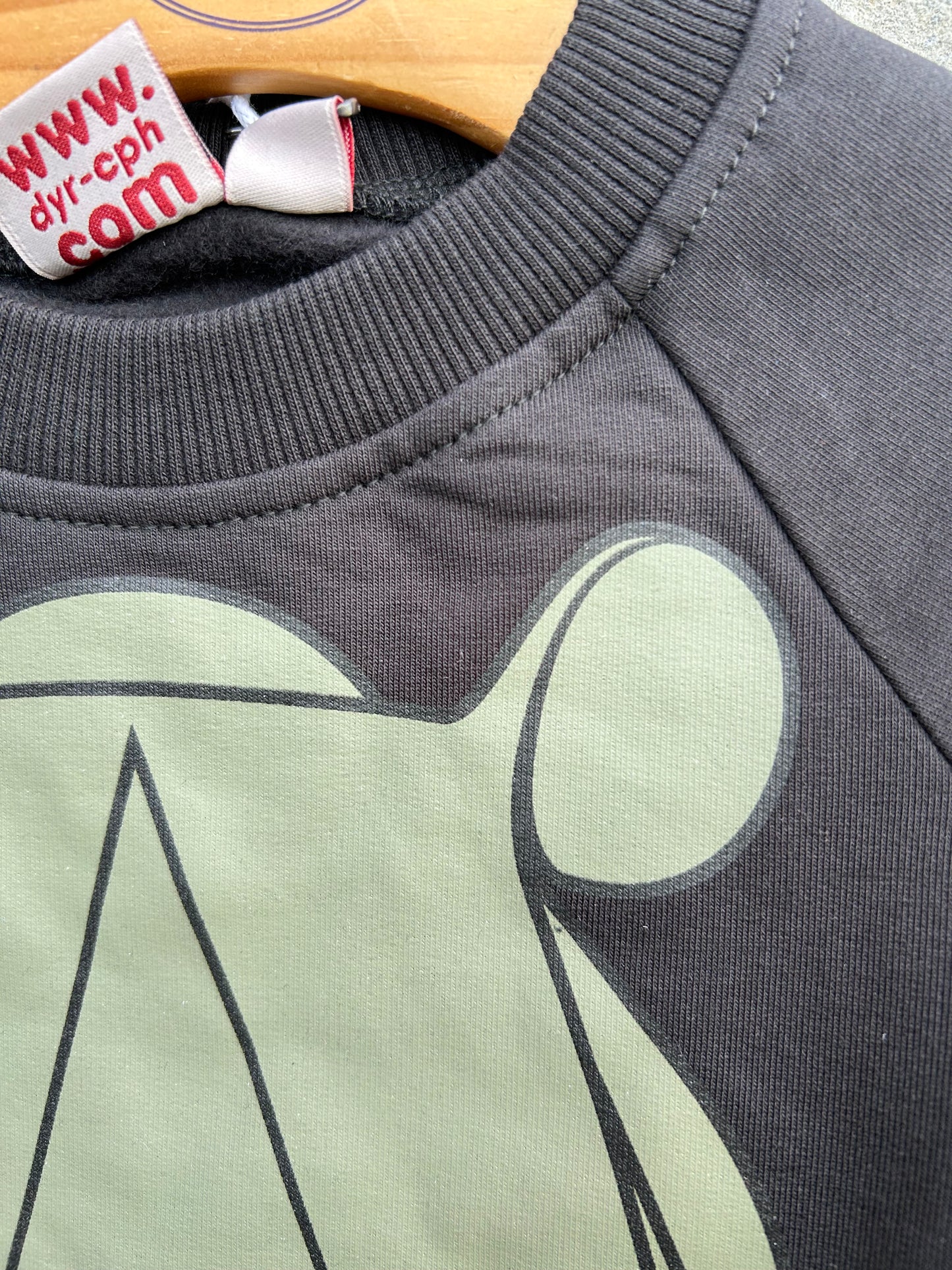 Rhino black sweatshirt 2y (92cm)