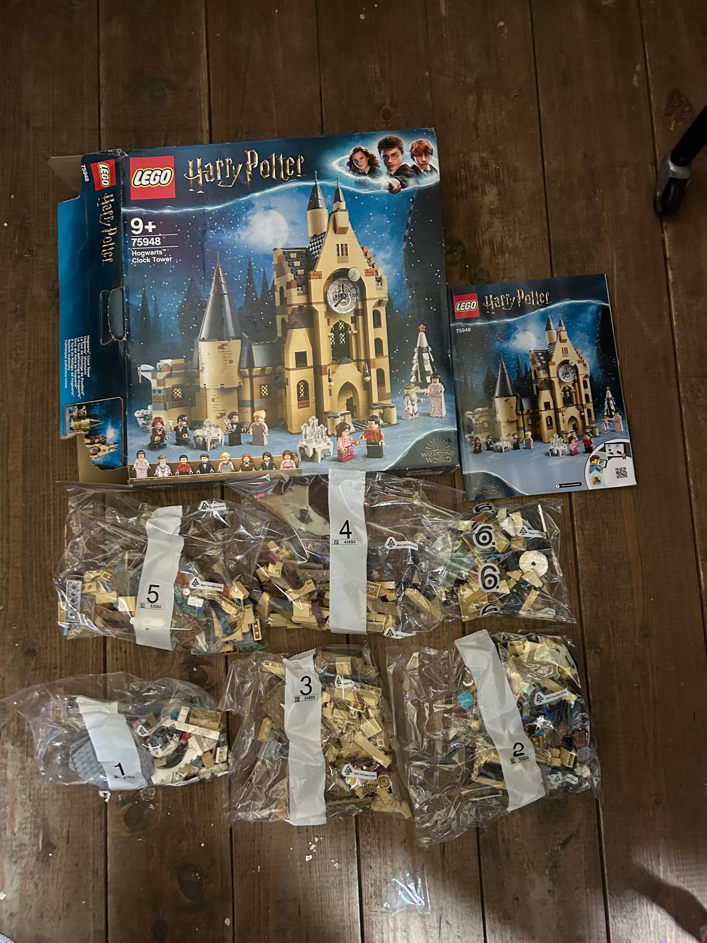 Hogwarts clock tower 75948