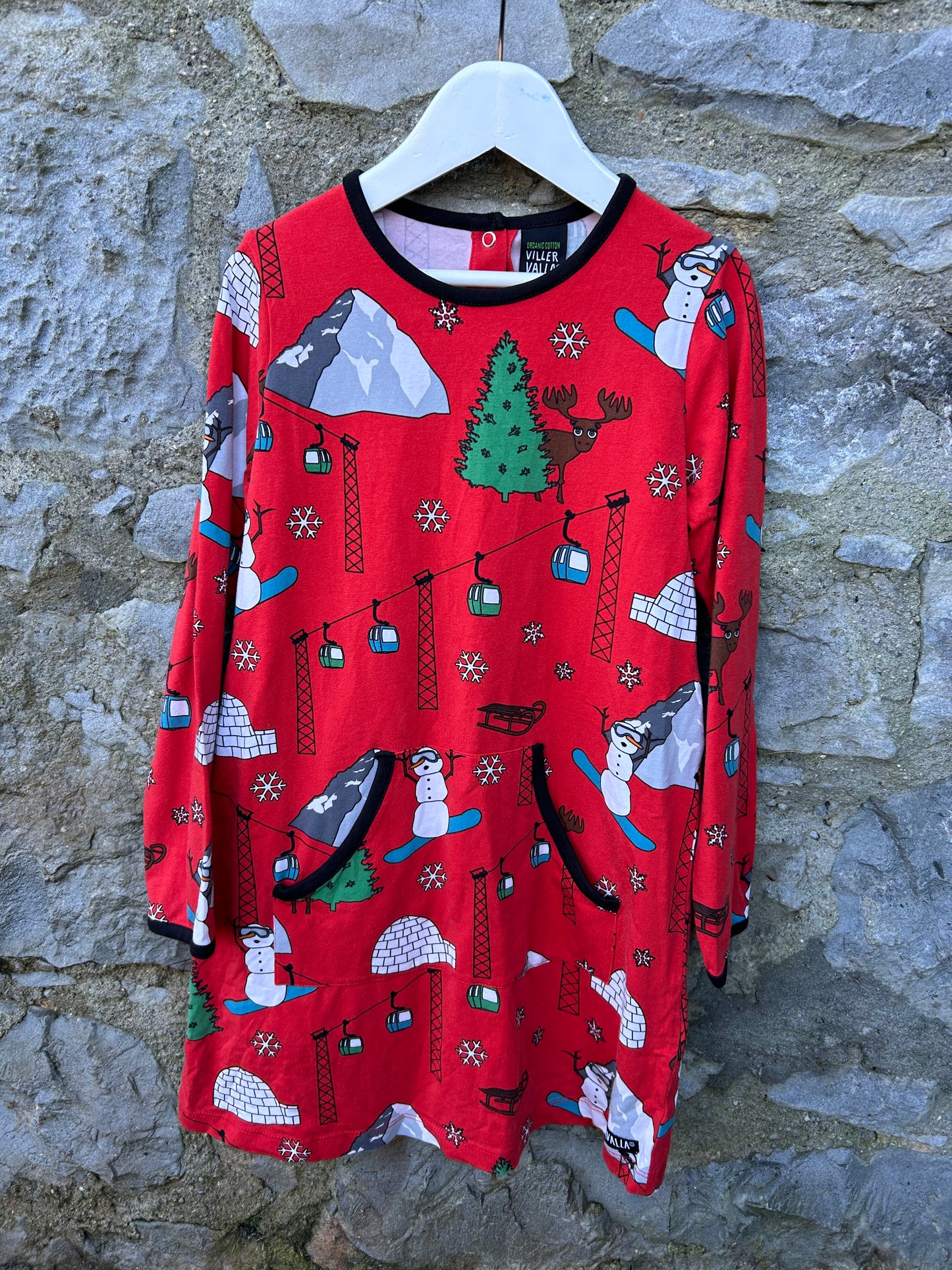 Winter sports red dress 7y (122cm)