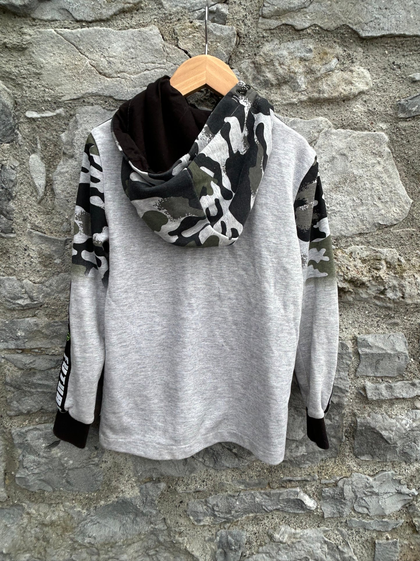 Camouflage grey hoodie 7-8y (122-128cm)