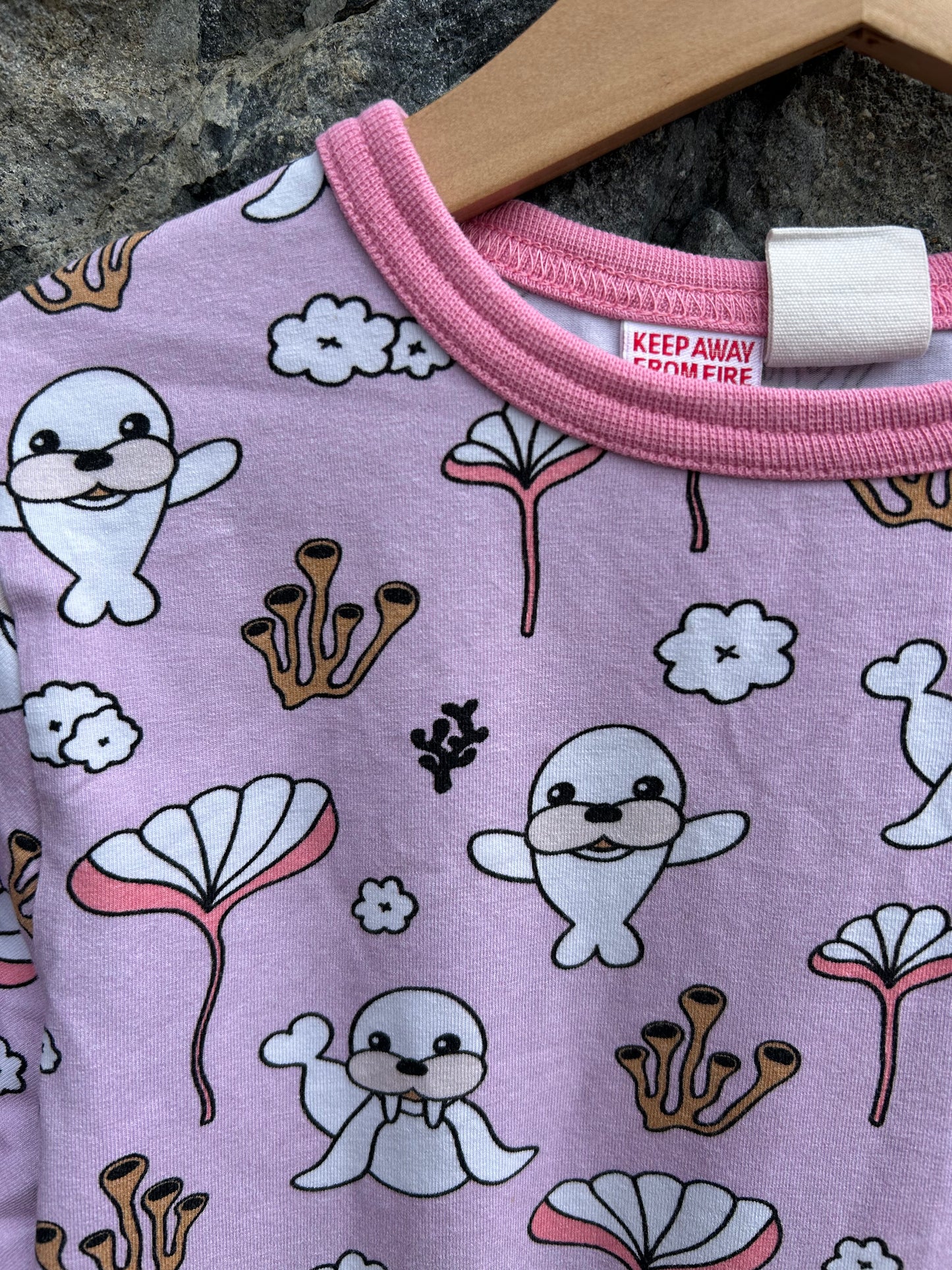 Seals pink pjs 7-8y (122-128cm)