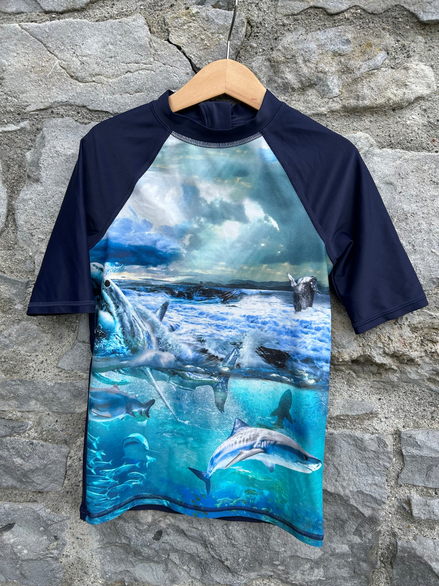 Sharks rash guard 8-9y (128-134cm)