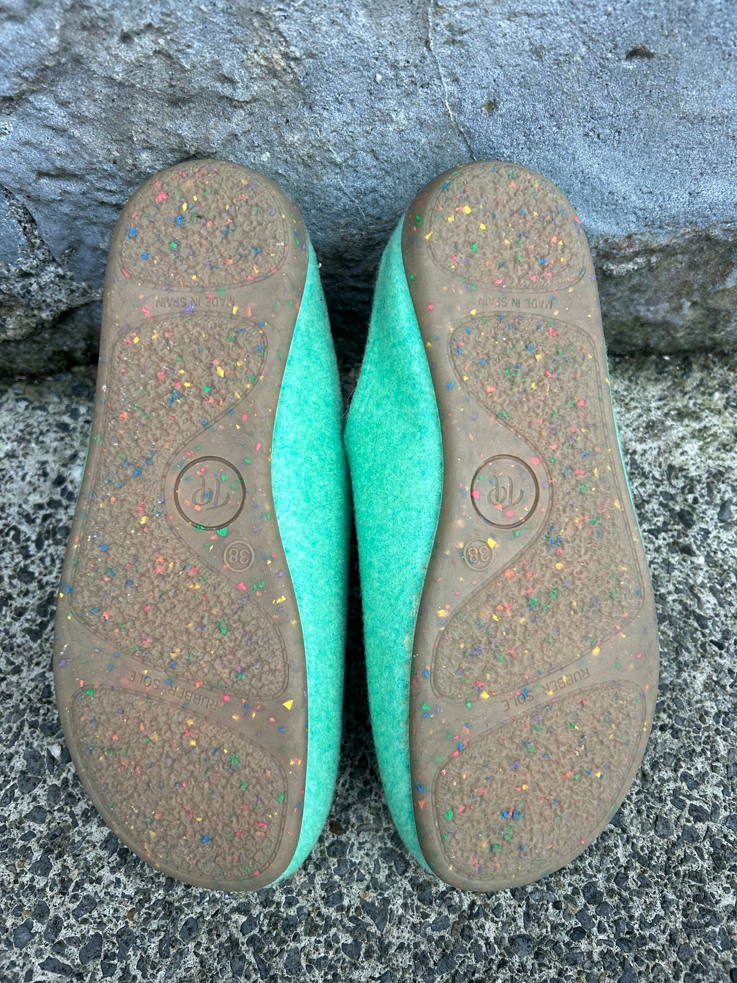 Green slippers uk 5 (eu 38)
