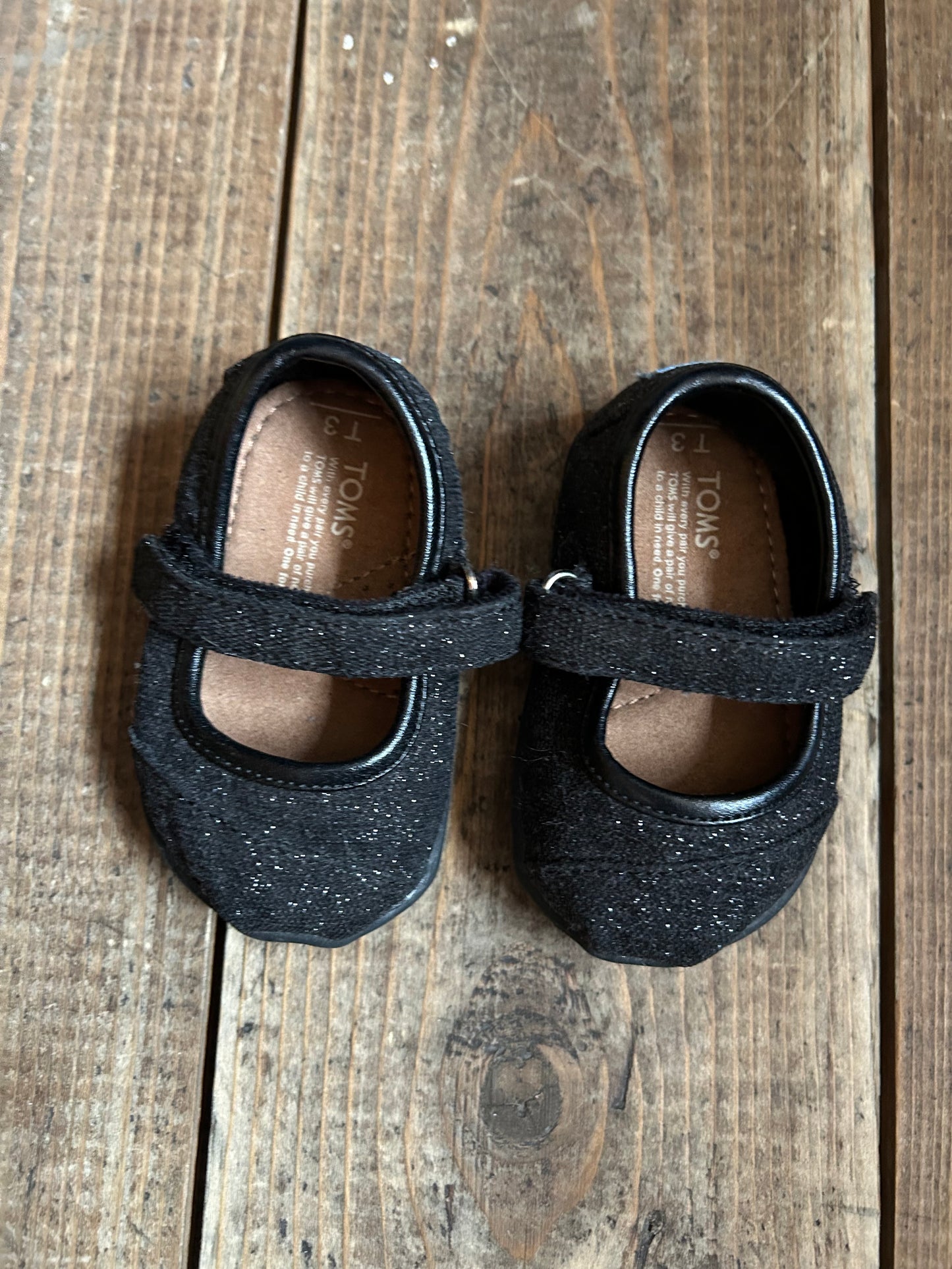 Black shiny baby shoes uk 2 (eu 18.5)