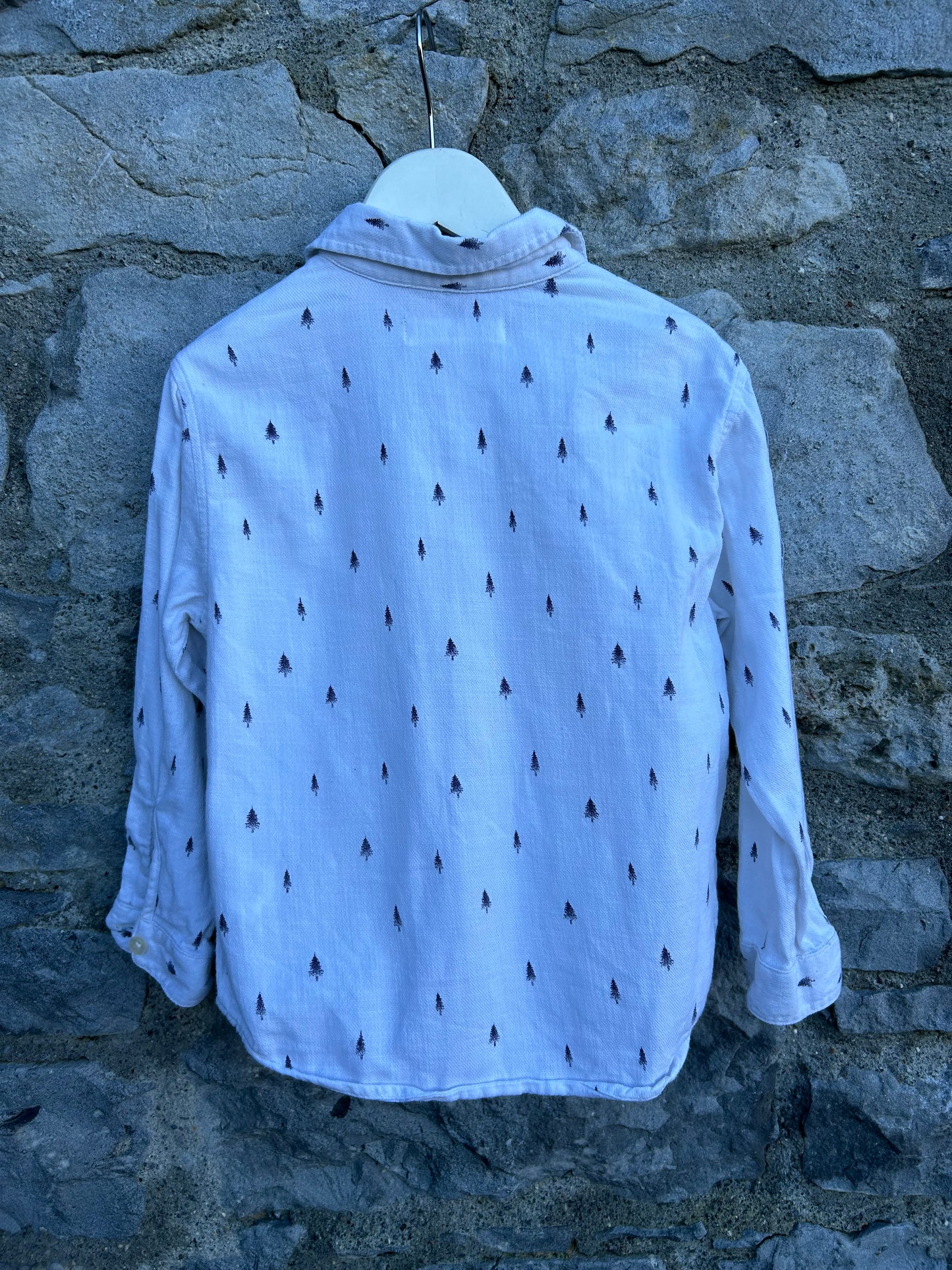 Pine trees white shirt 4-5y (104-110cm)