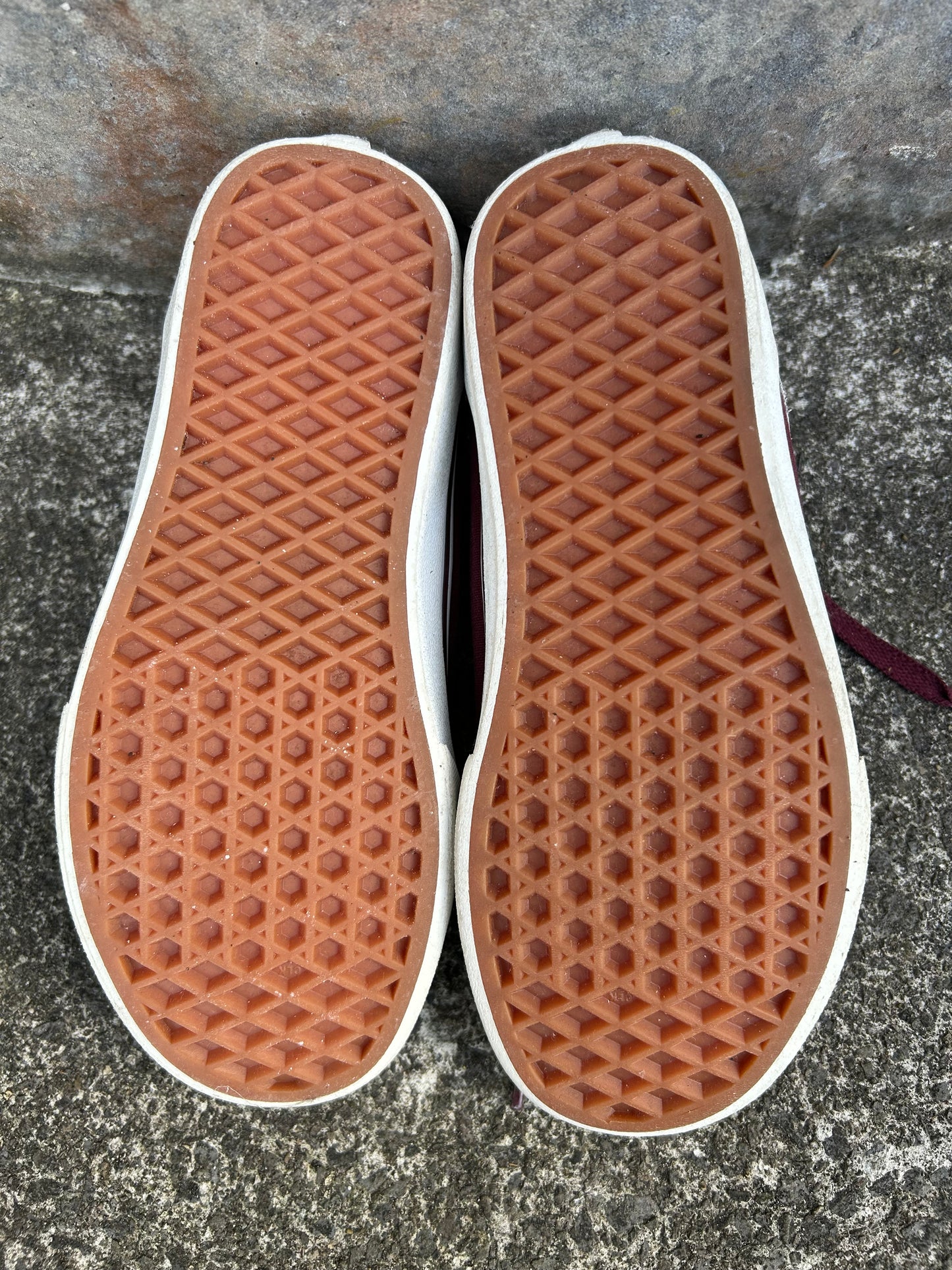Maroon trainers uk 2.5 (eu 35)