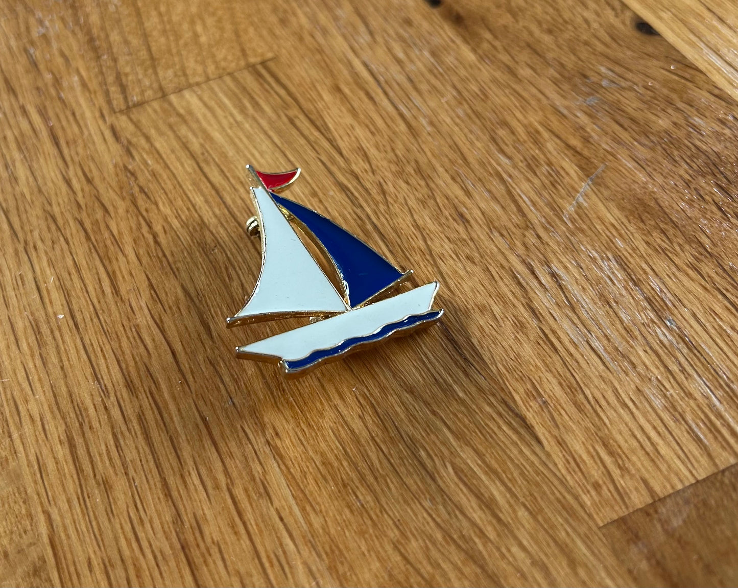 Boat brooch