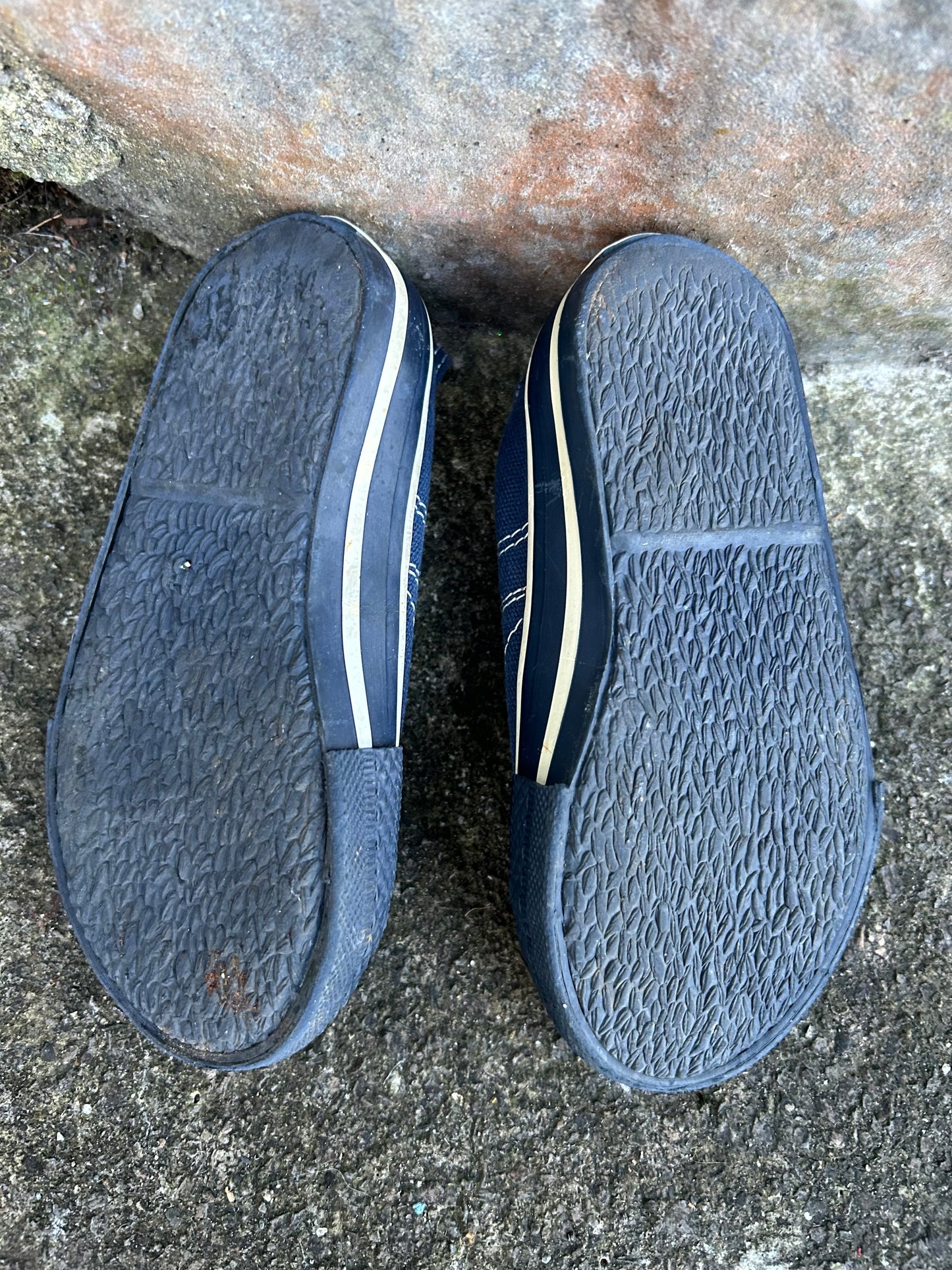 Navy trainers uk 9 (eu 27)