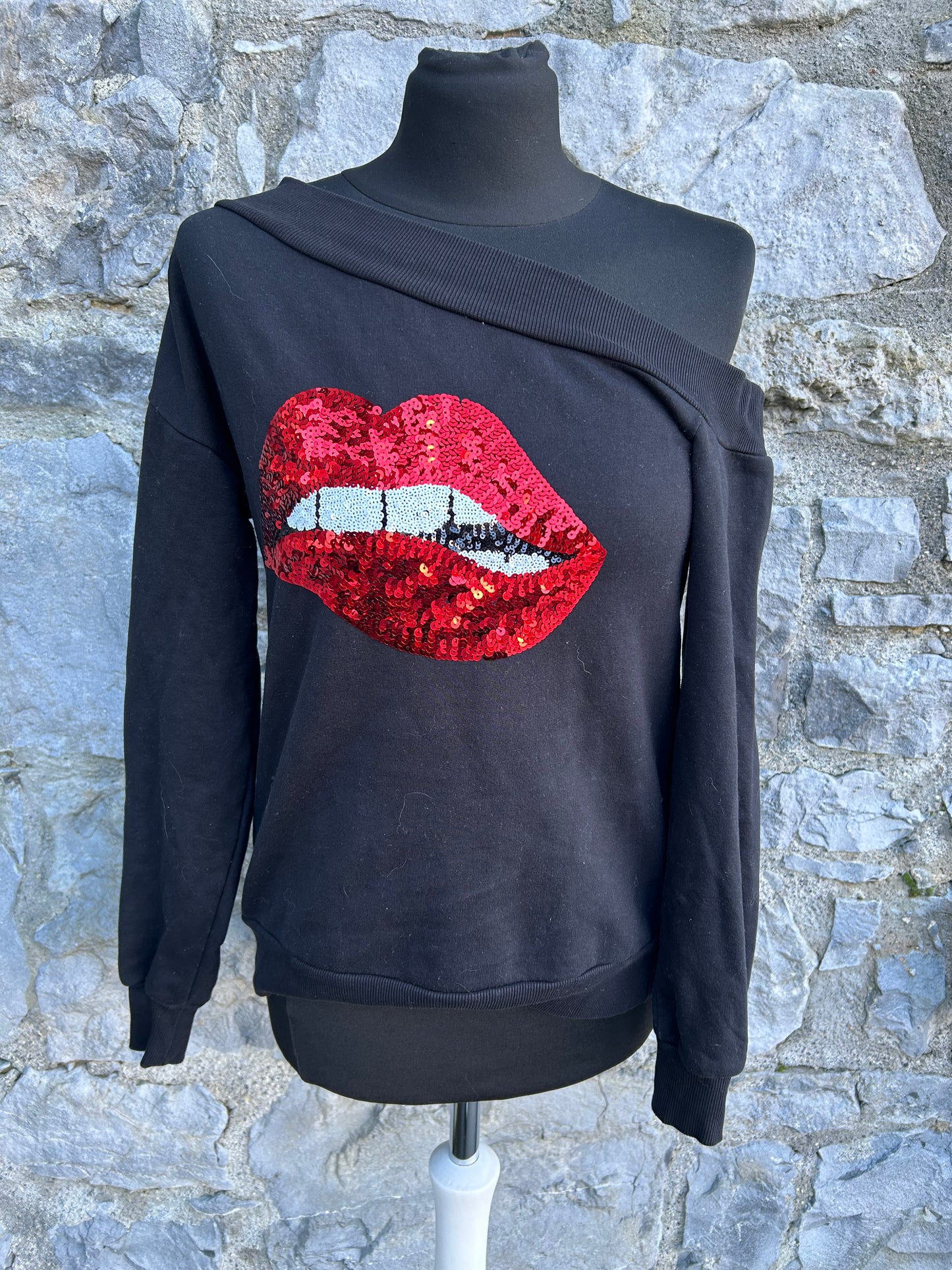 Sequin lips black sweatshirt uk 10