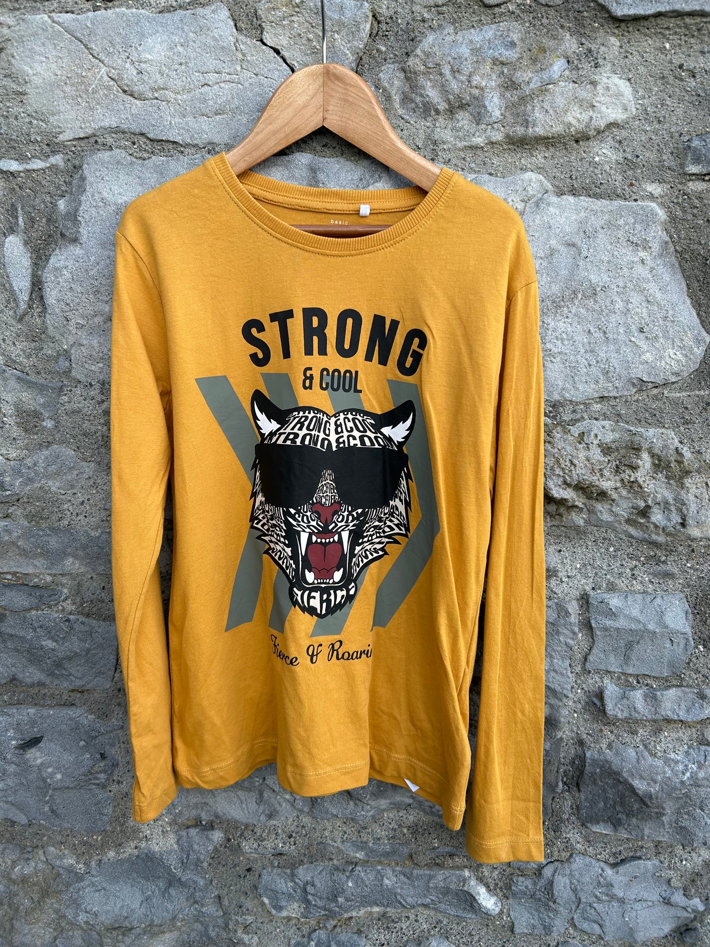 Strong yellow top 9-10y (134-140cm)
