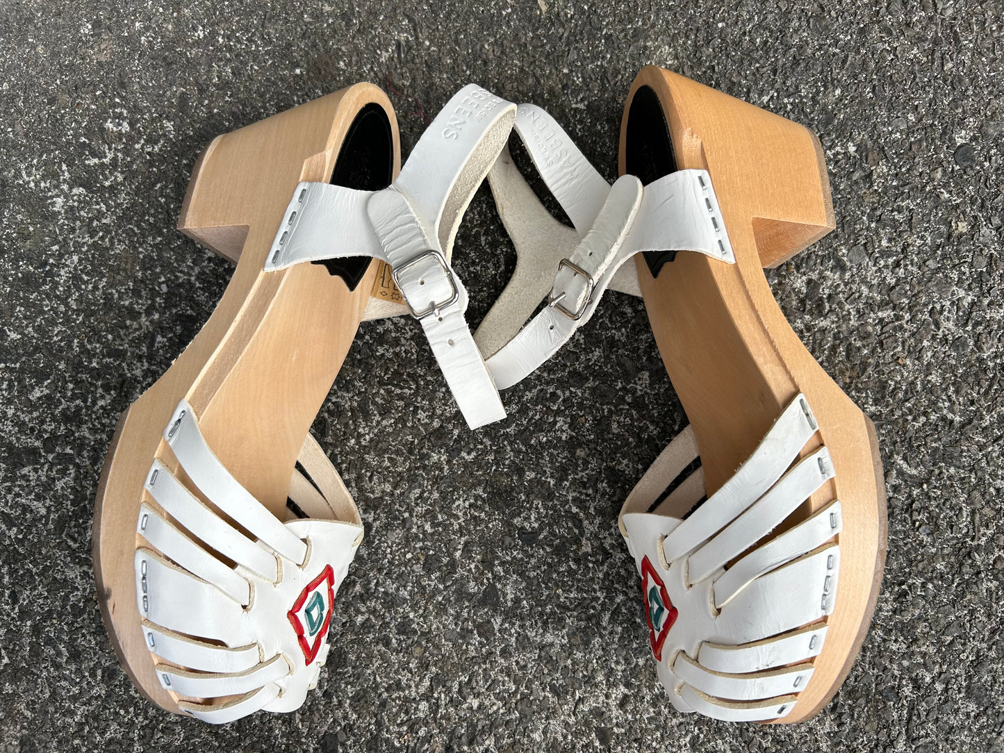 White wooden clogs uk 6 (eu 39)