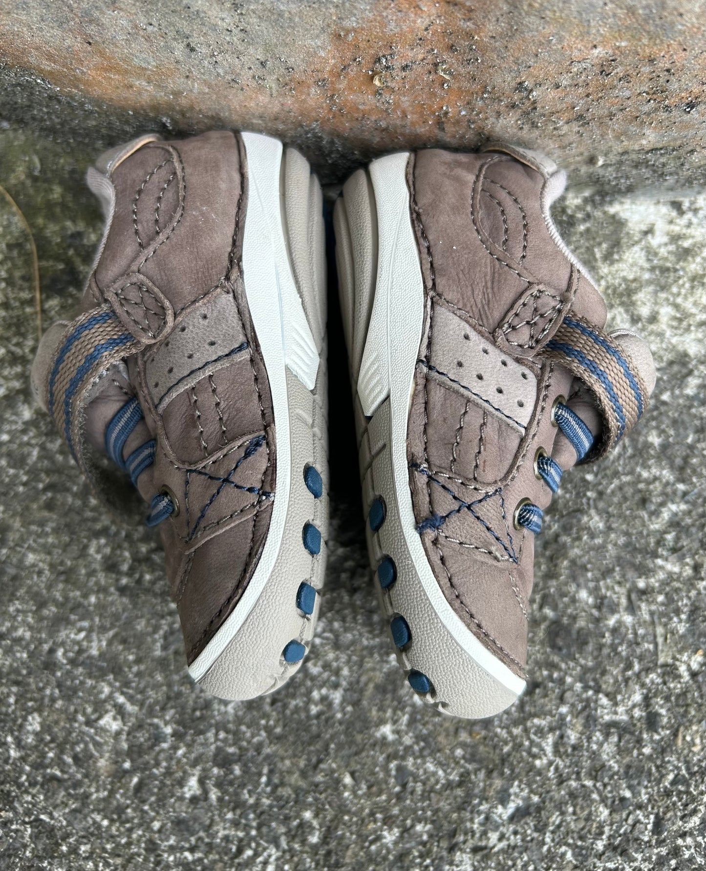 Stride rite brown shoes uk 3 (eu 19)