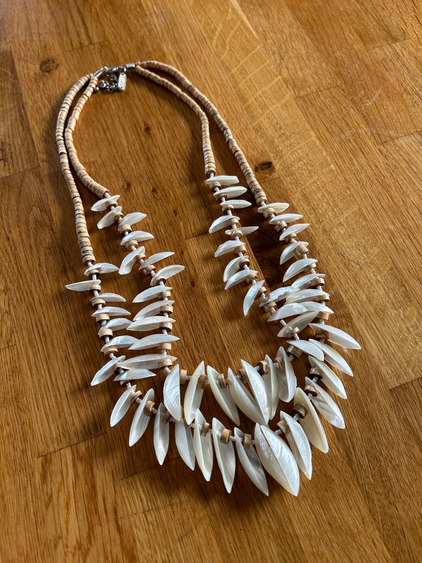White small mussel shell necklace