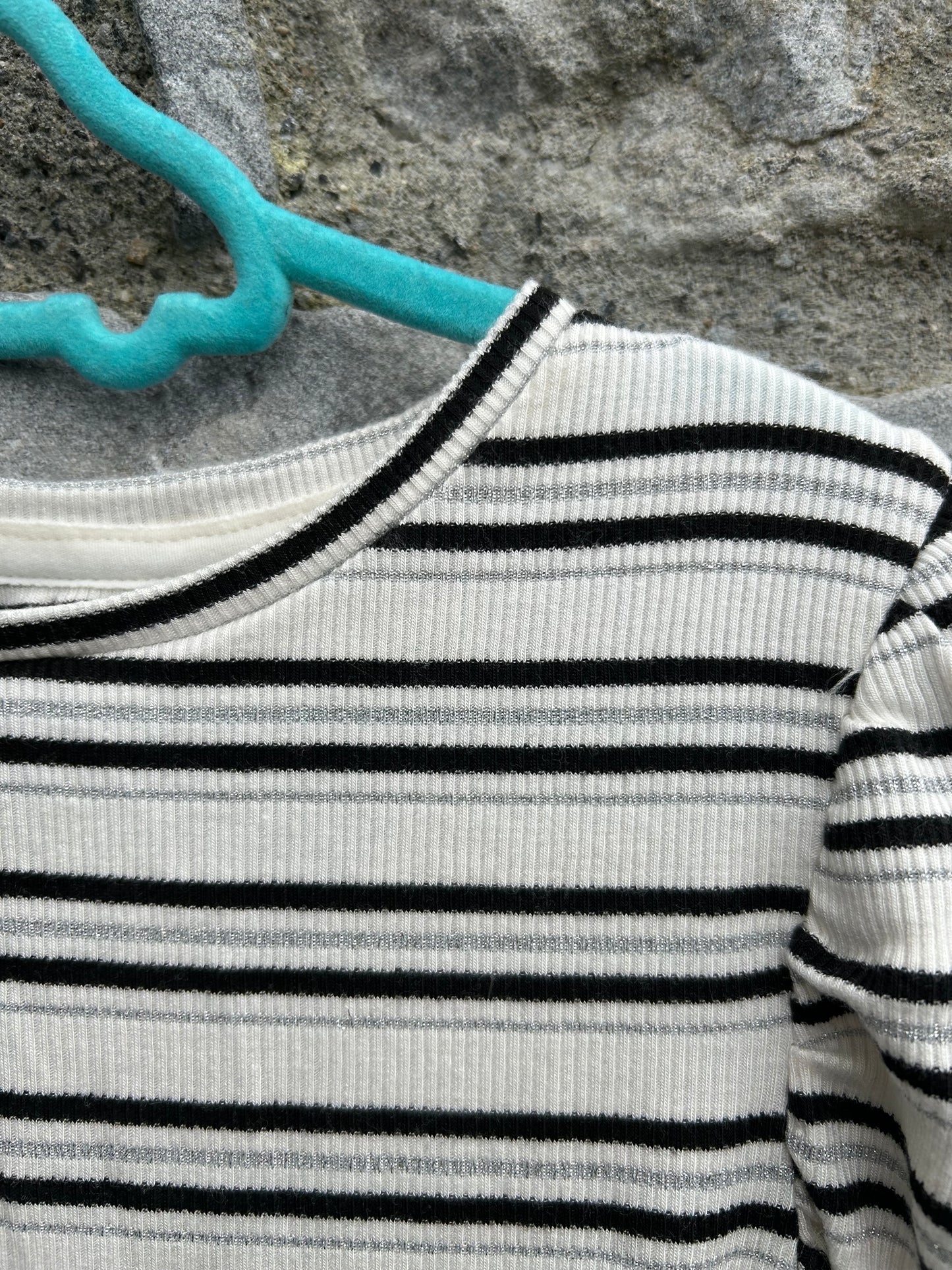 Black&ecru glitter stripy top 10-11y (140-146cm)