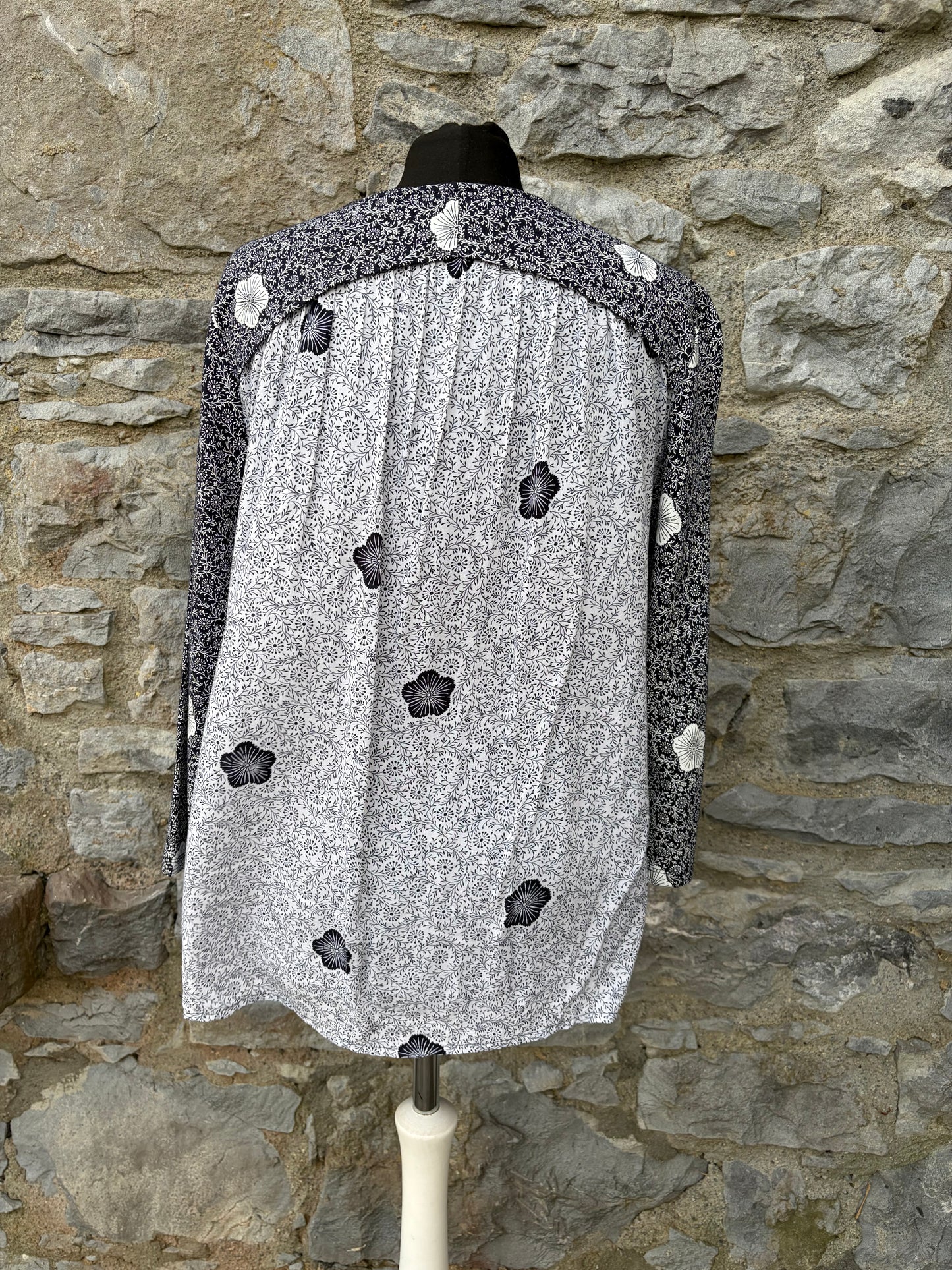 Black&white floral top uk 12