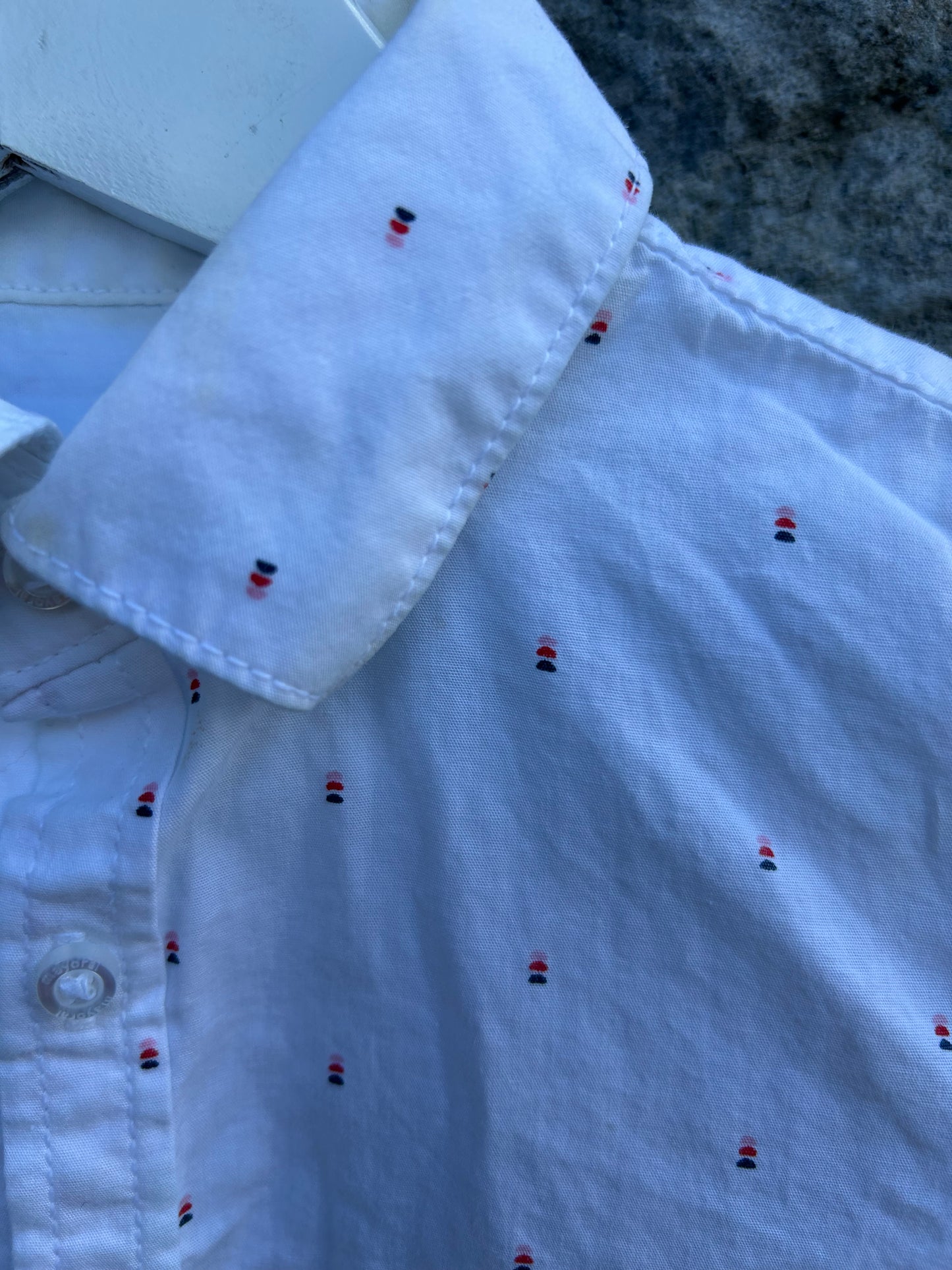 White spotty shirt 3-4y (98-104cm)