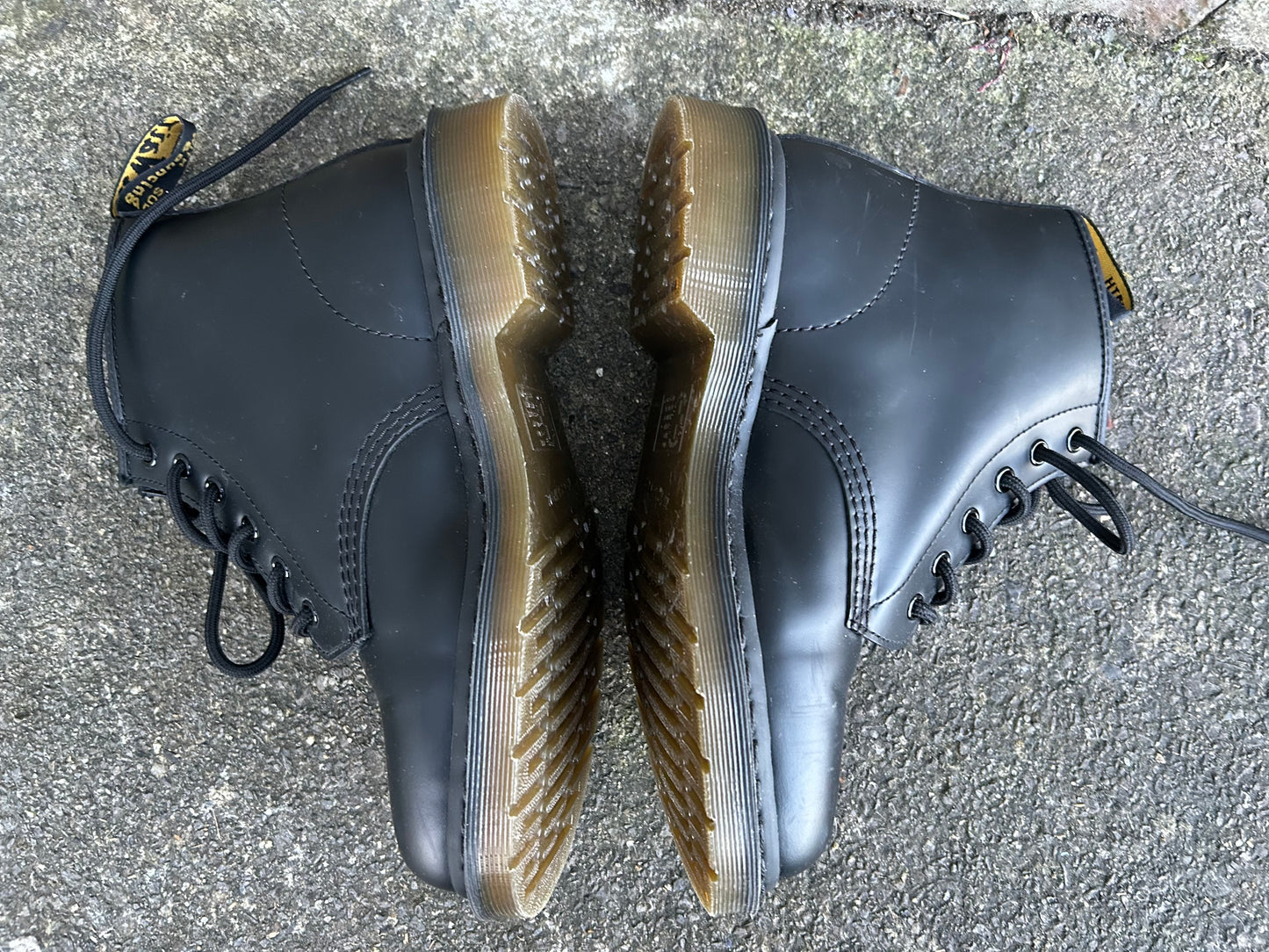 Black Dc Martens 101 uk 7 (eu 41)