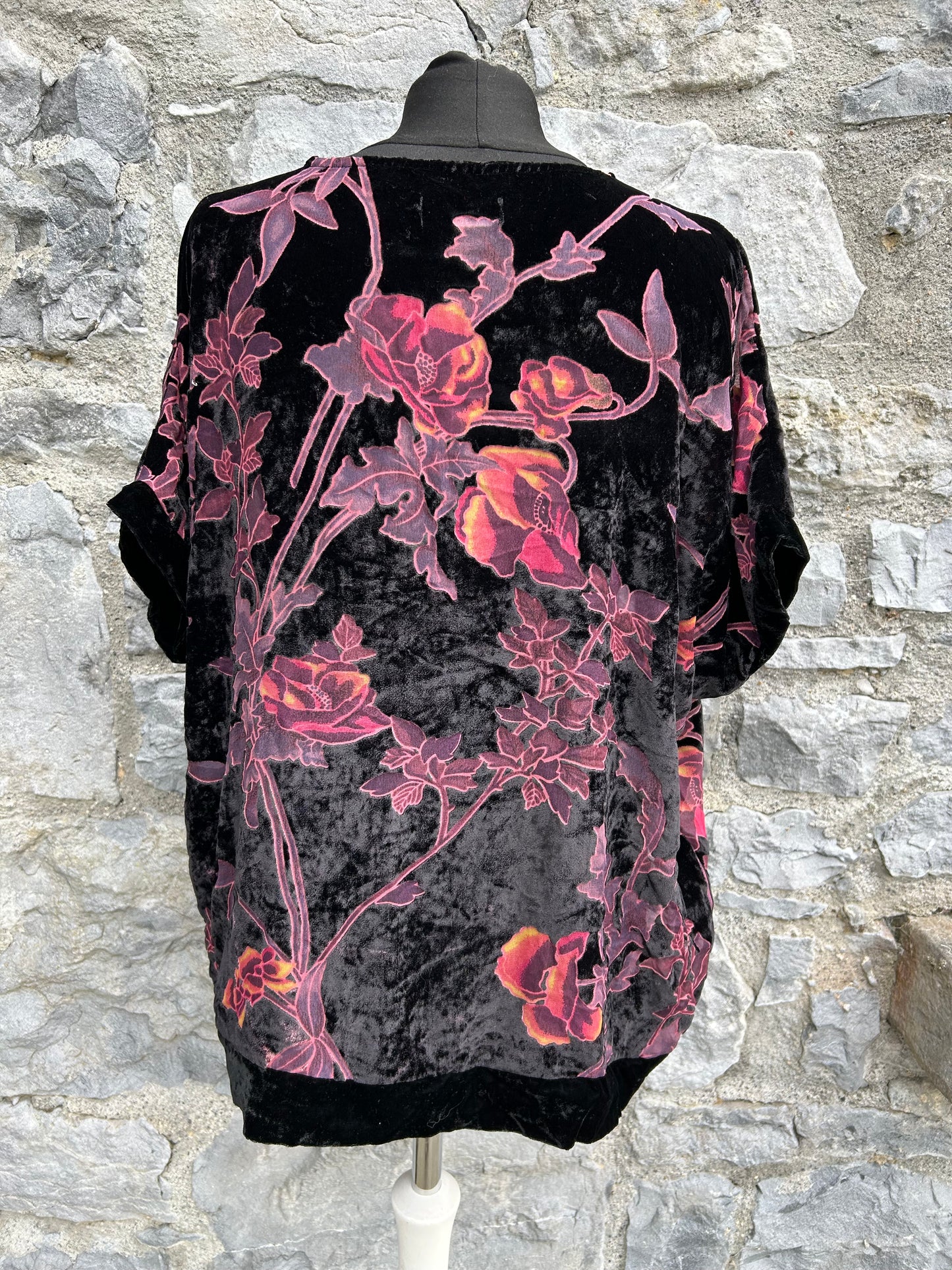 Red flowers black velvet top uk 16-18