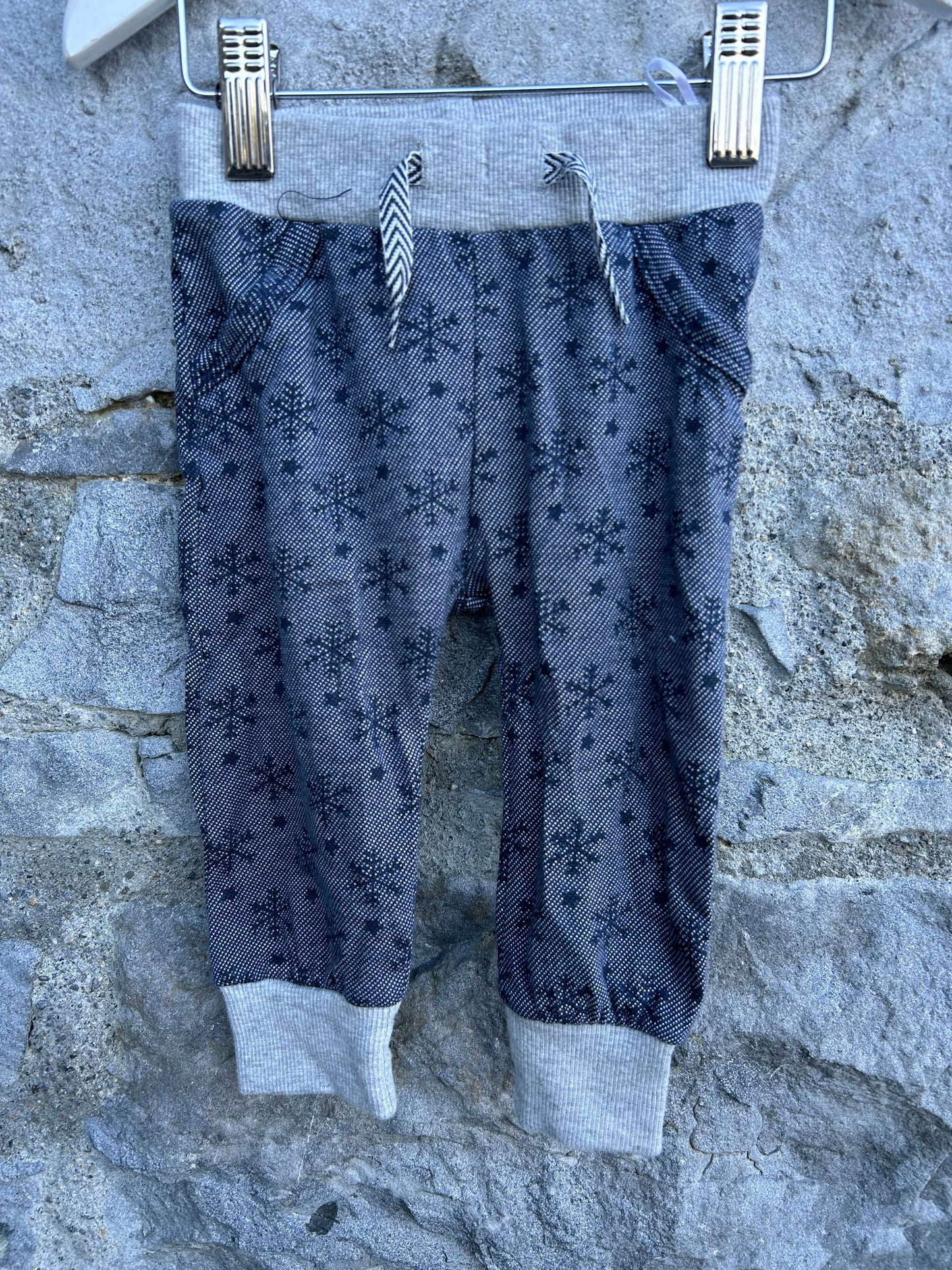 Snowflakes grey tracksuit 3-6m (62-68cm)