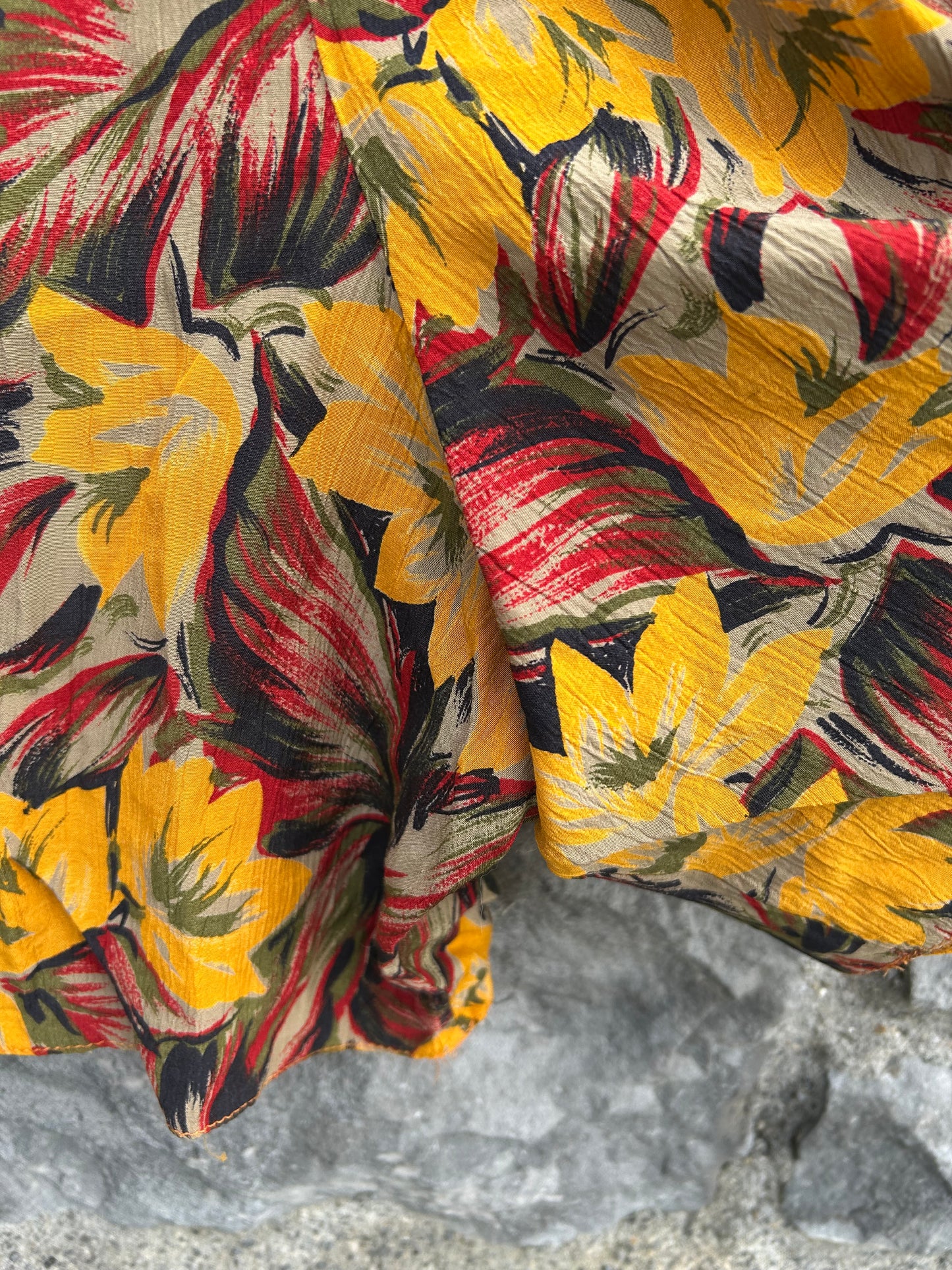 80s yellow&maroon leaves shorts uk 12
