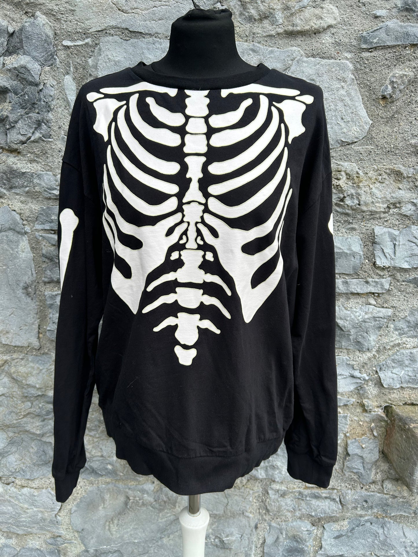 Skeleton black sweatshirt uk 14-16