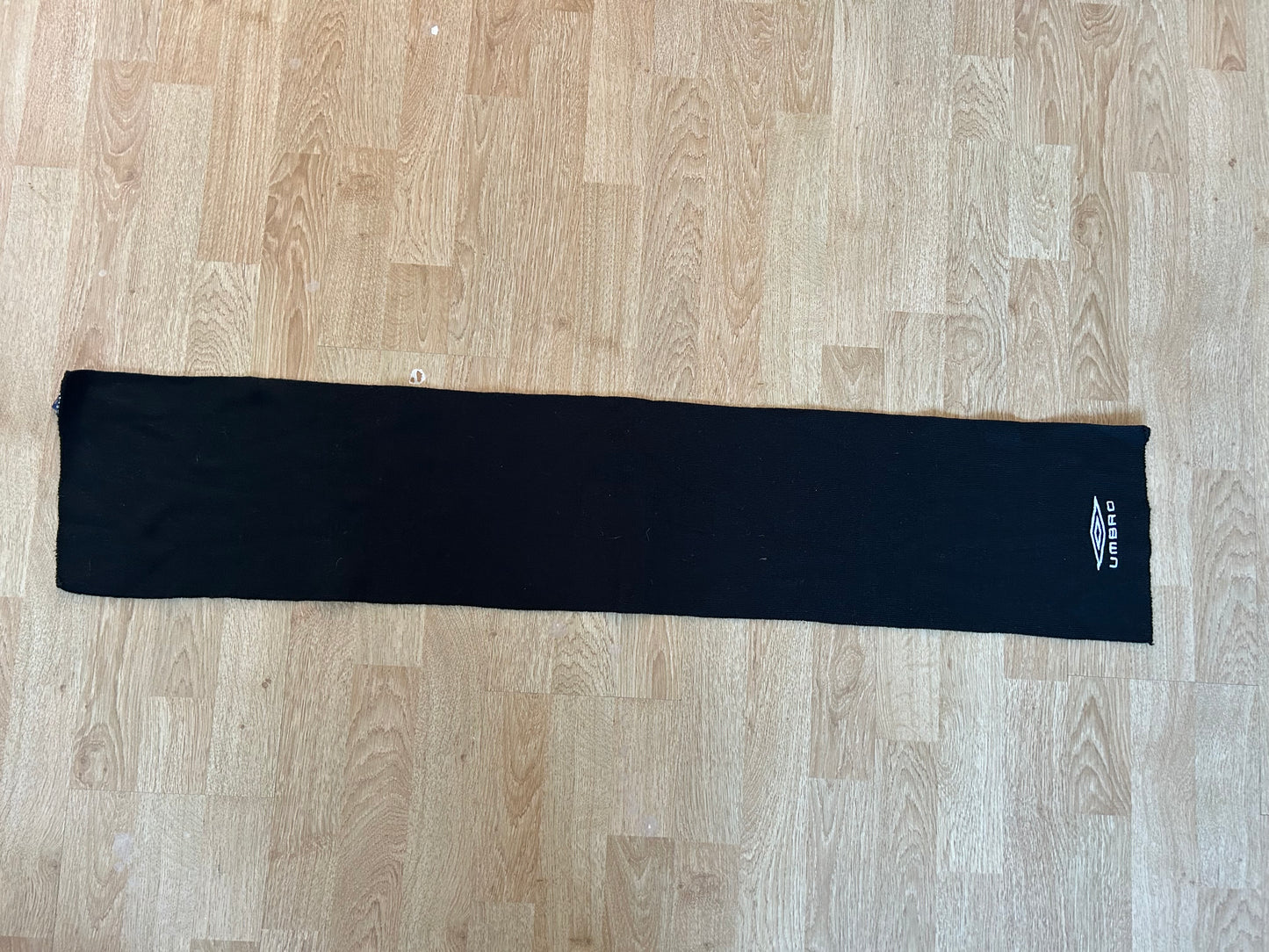 Umbro black scarf