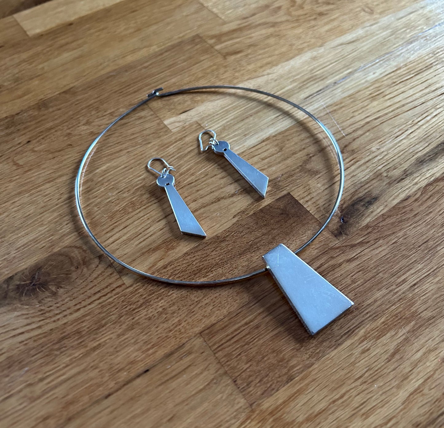 Geometric necklace earrings set
