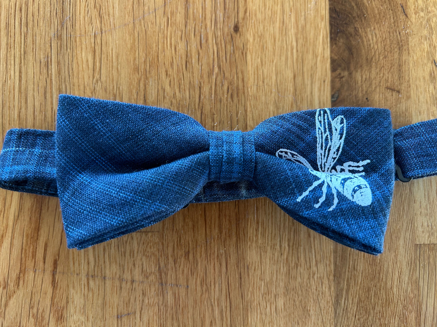 Bee bow tie