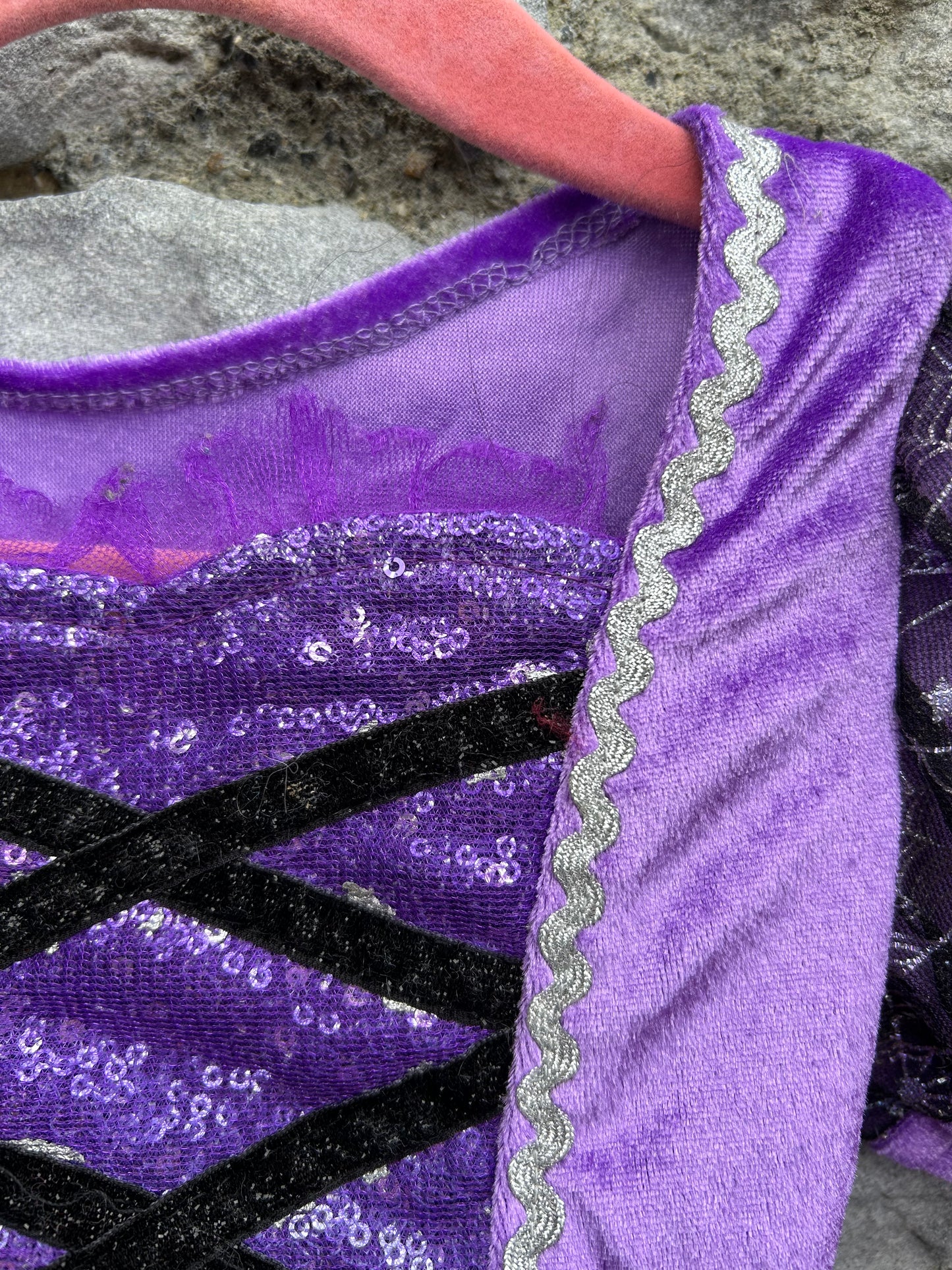 Purple witch 3-4y (98-104cm)