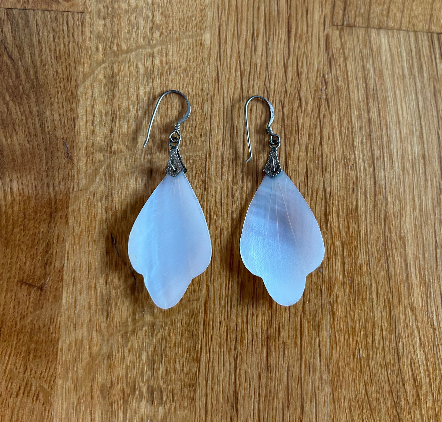 Mother of pearl leaves earrings