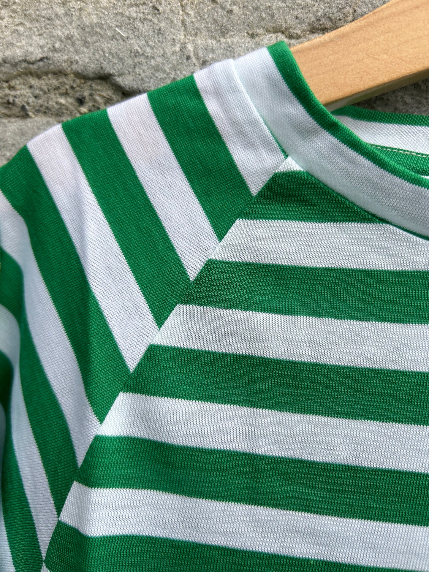 Green stripy top 5y (110cm)